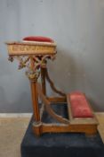 Neo-gothic, finely sculpted praychair in oak and upholstery 19th H82x64x75