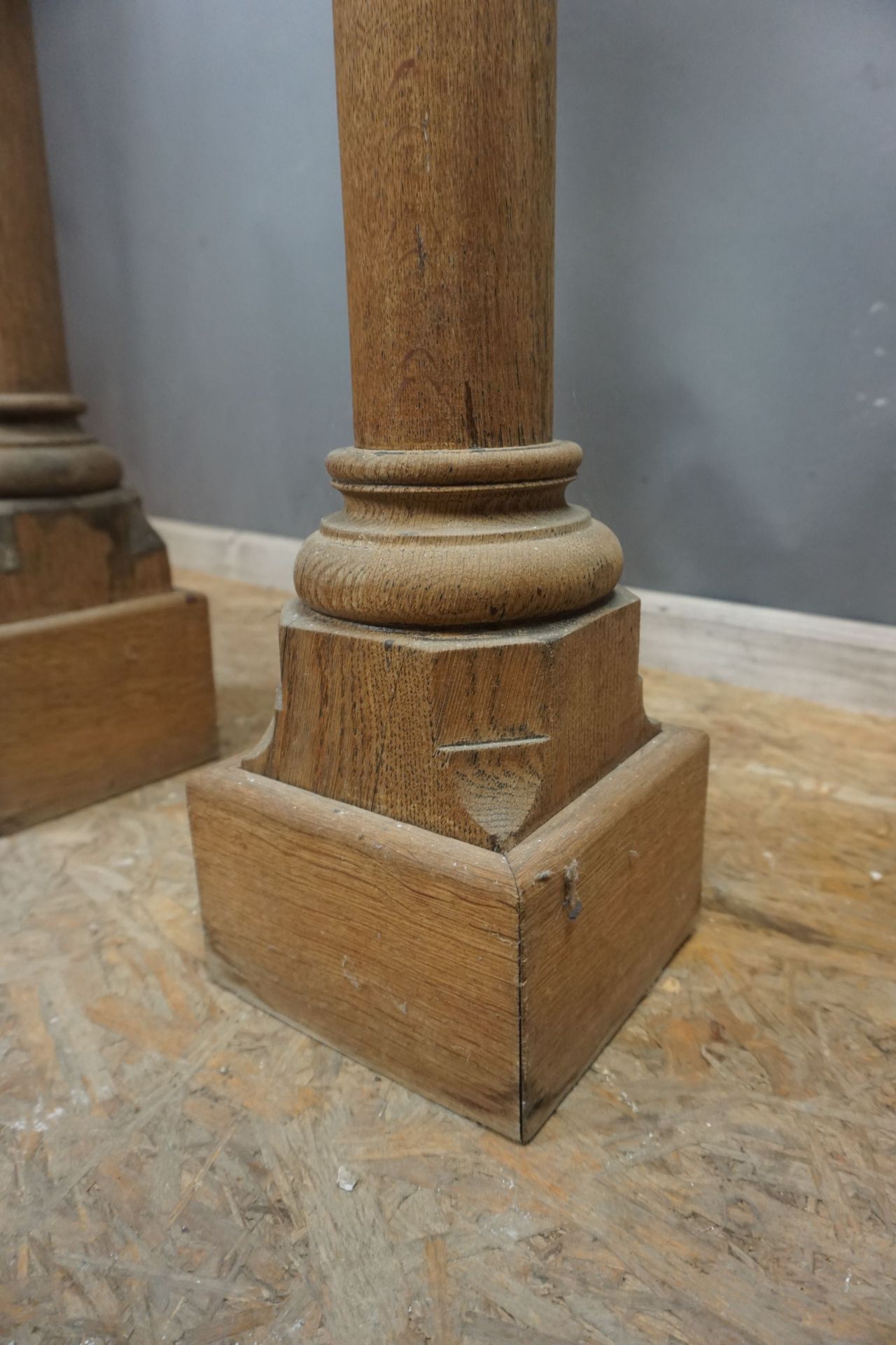 Couple of pedestals in wood H90 - Bild 4 aus 4