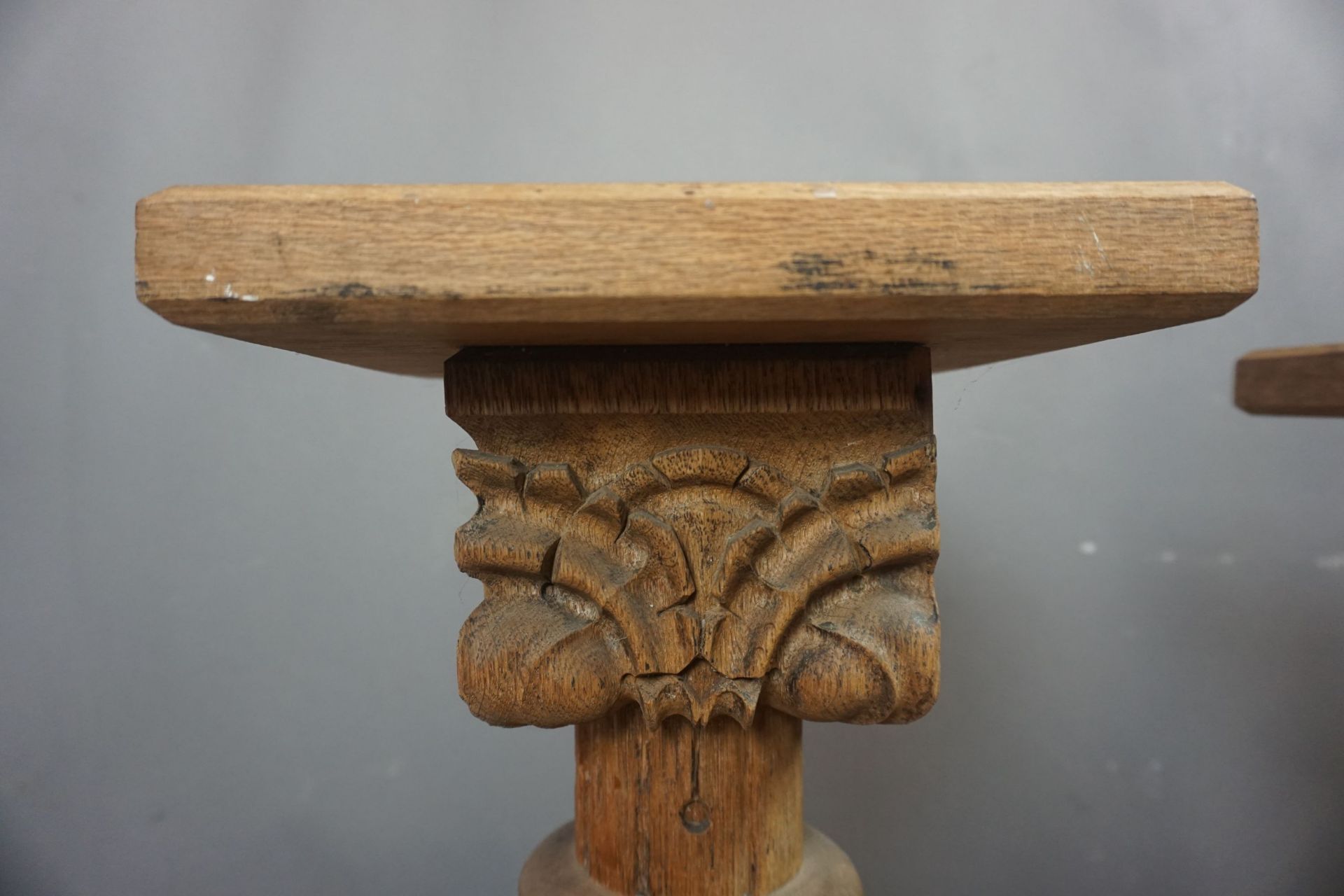 Couple of pedestals in wood H90 - Bild 2 aus 4