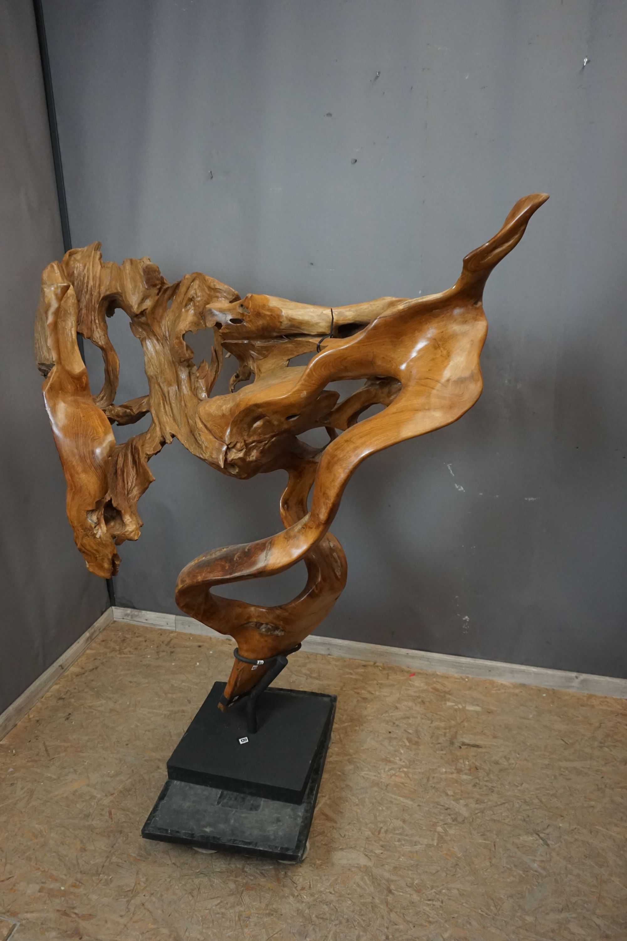 Decorative root wood on a base H148x120x60 - Image 2 of 3