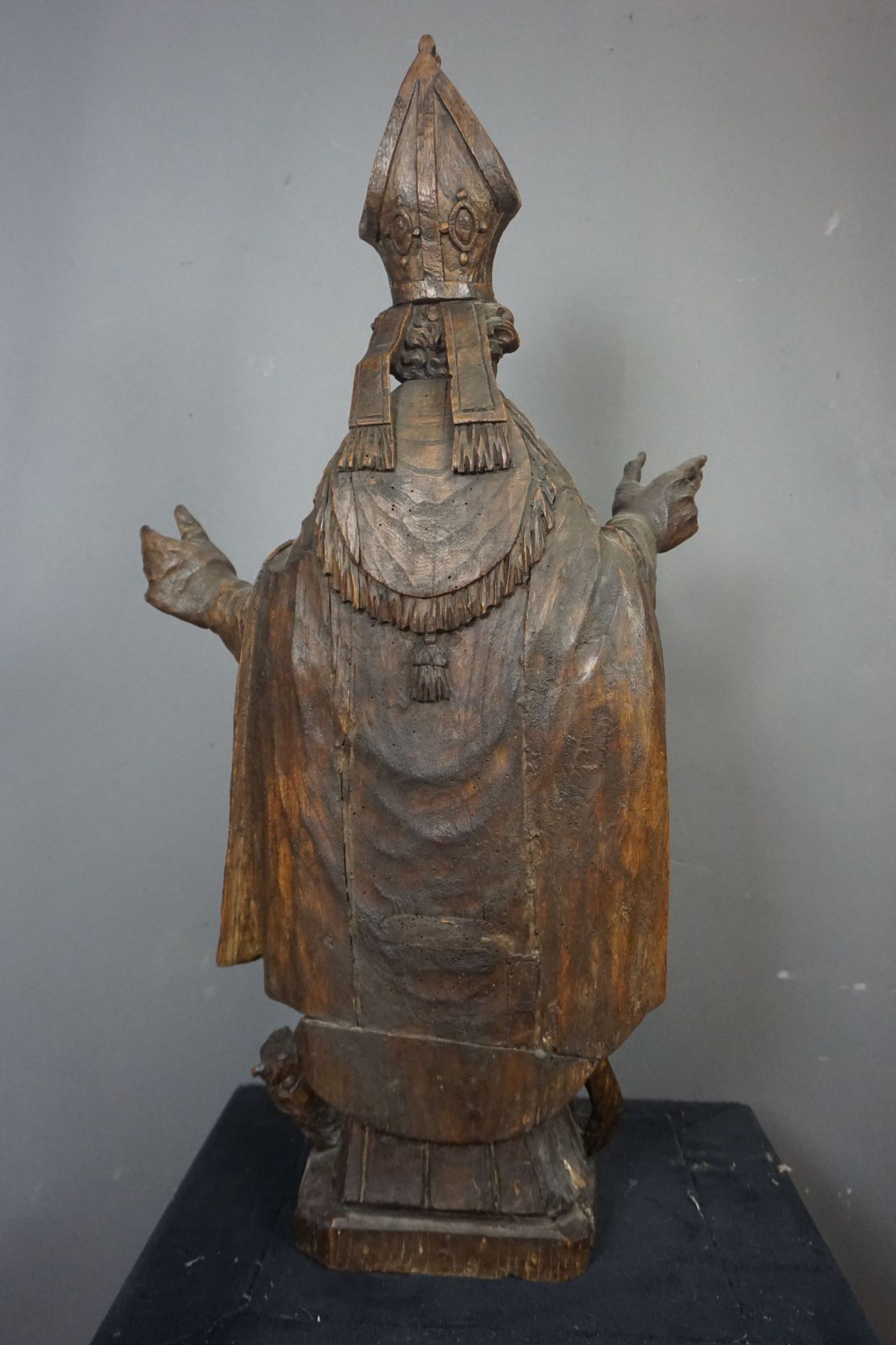 Sculpture in wood of saint with dragon h80 - Image 2 of 2