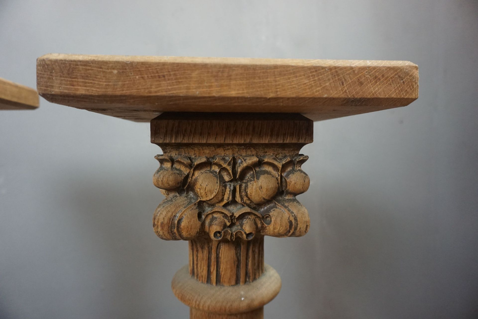 Couple of pedestals in wood H90 - Bild 3 aus 4