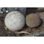 Couple of spheres in stone diameter 18/28