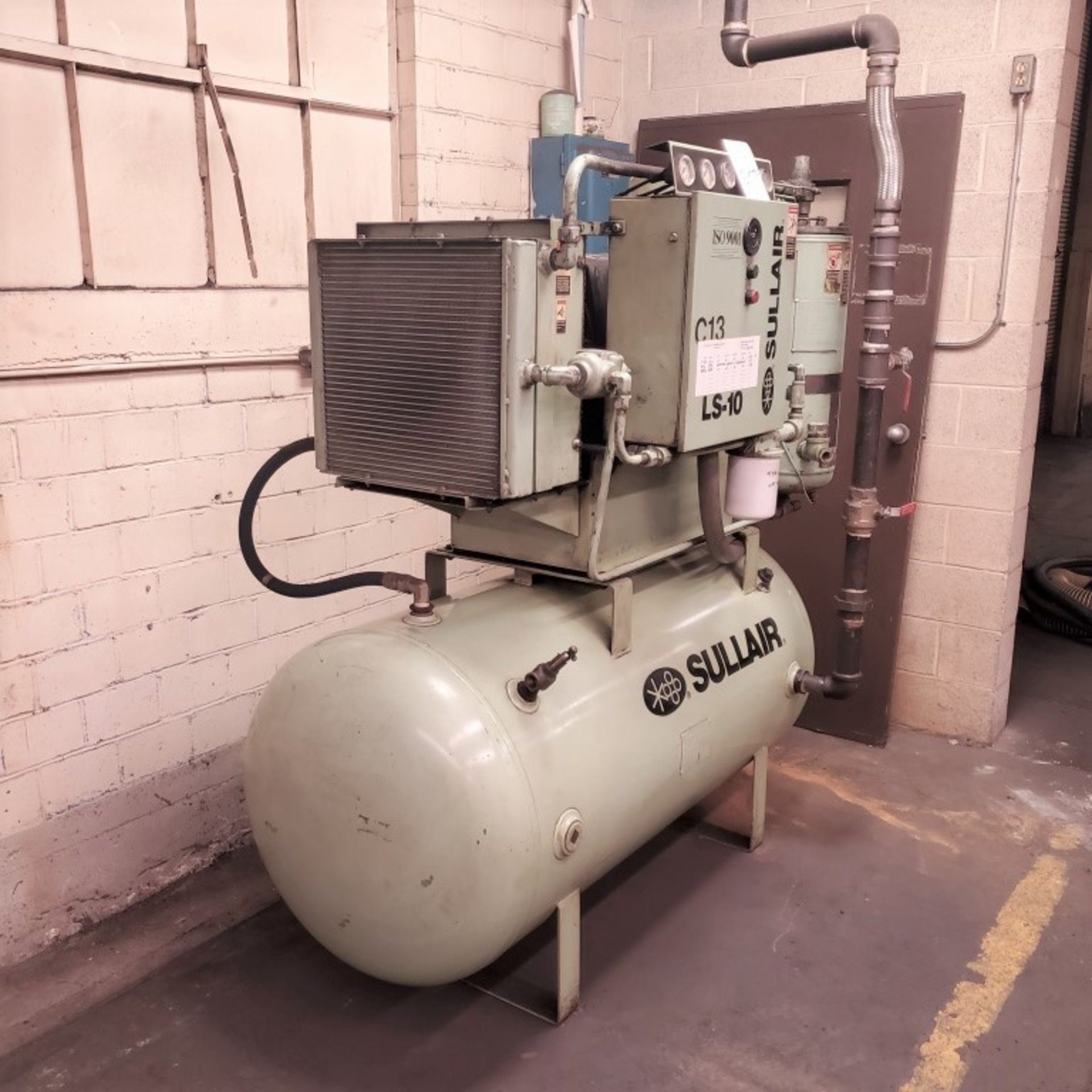 Sullair LS-10 Rotary Screw Air Compressor 40HP, 150 Gallon Tank, 2322 Hours, 230v, 3 PH, Loading Fee - Image 4 of 9