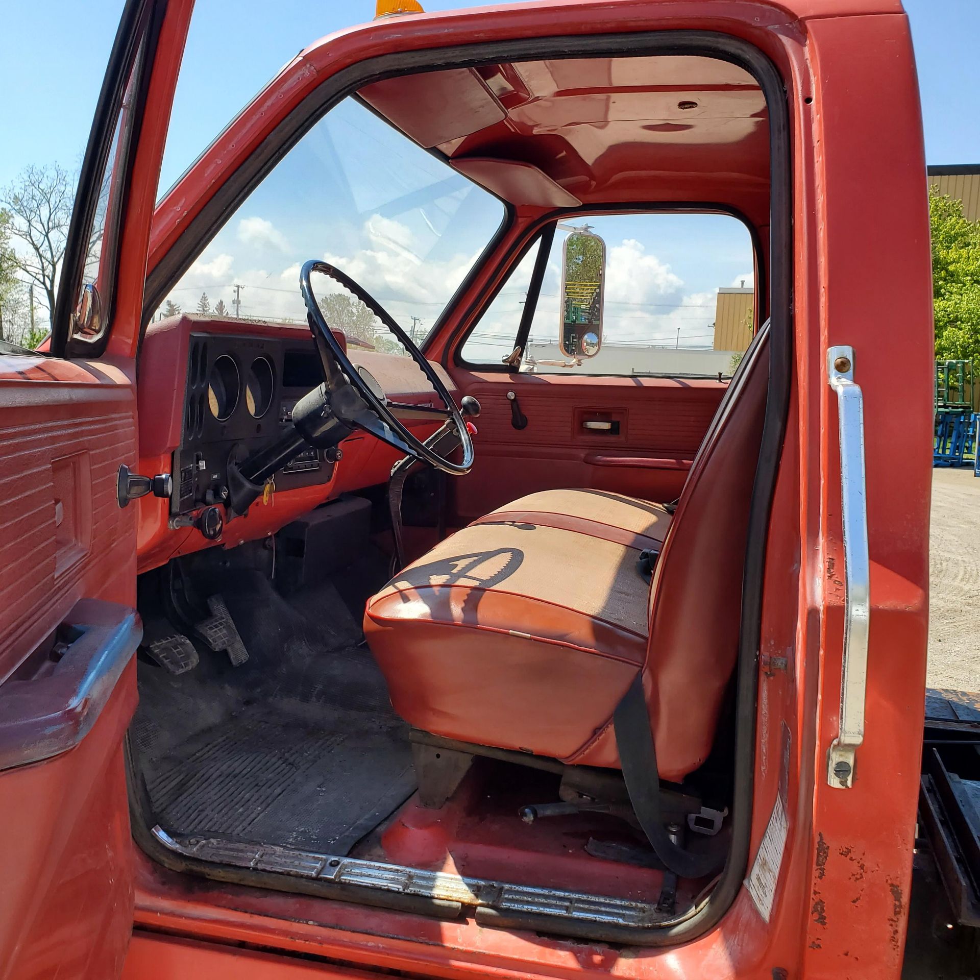 1977 Chevrolet C60 Cab and Chassis, Single Axle w/ Dual Tires and Tag Axle, 5 Speed Transmission - Image 9 of 19