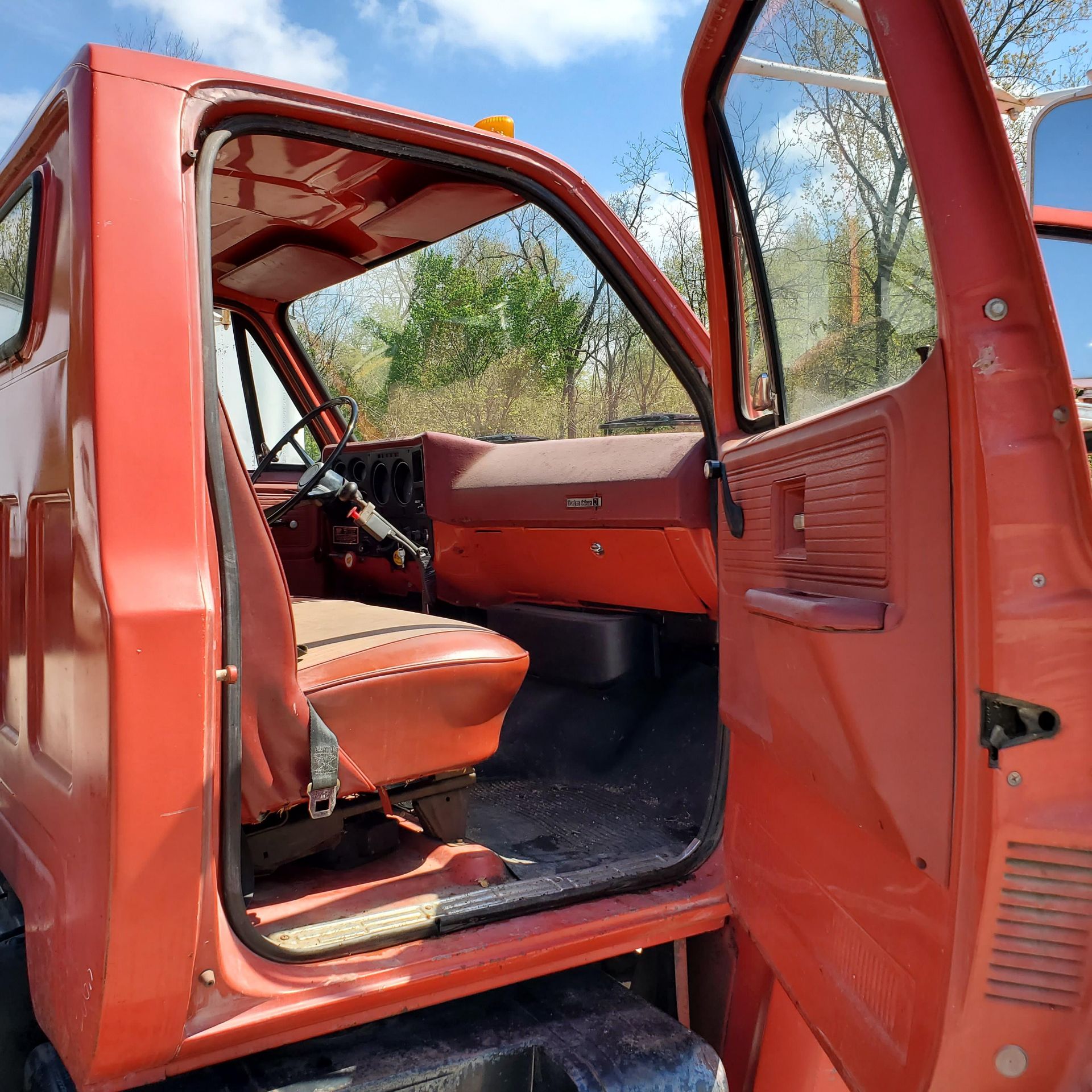1977 Chevrolet C60 Cab and Chassis, Single Axle w/ Dual Tires and Tag Axle, 5 Speed Transmission - Image 8 of 19
