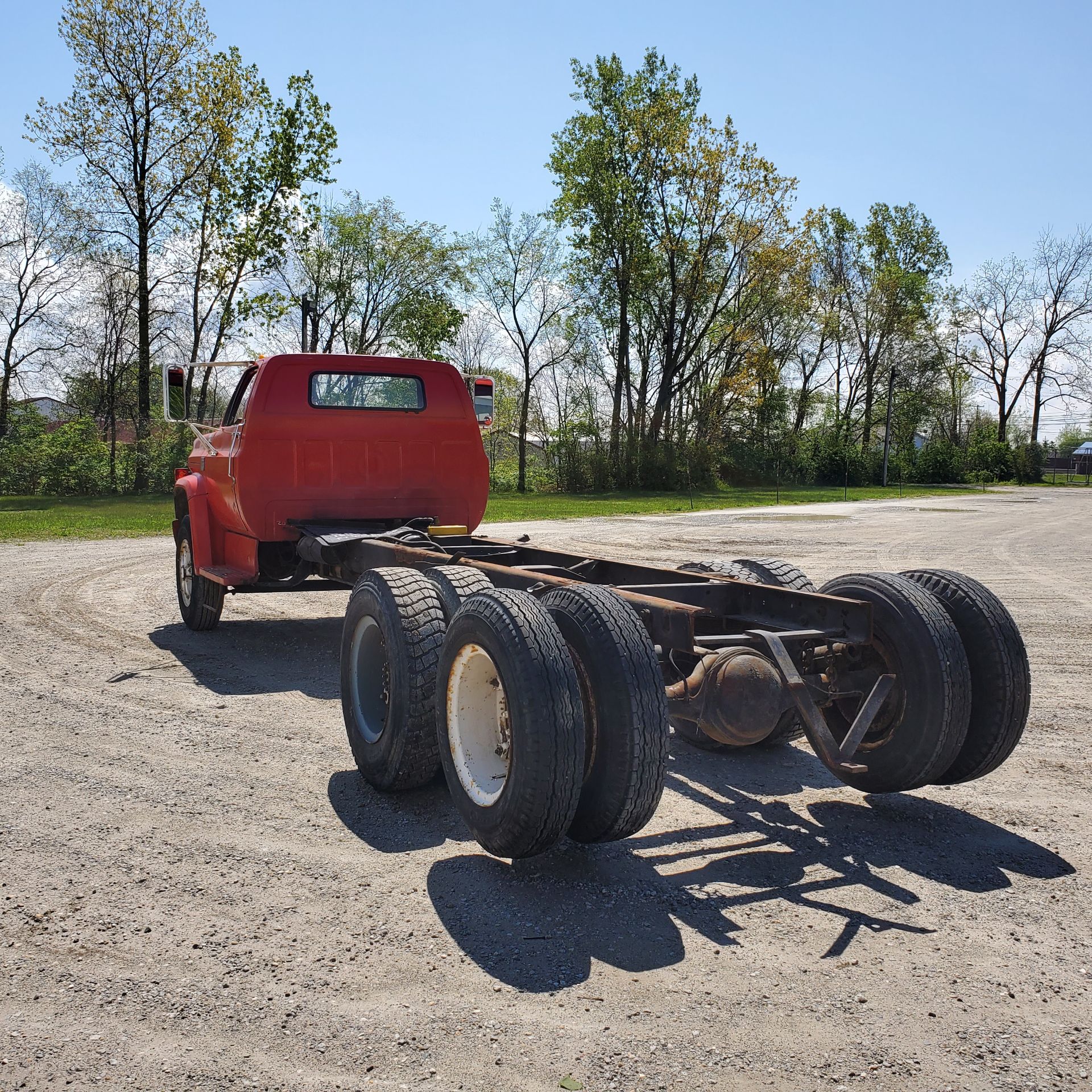 1977 Chevrolet C60 Cab and Chassis, Single Axle w/ Dual Tires and Tag Axle, 5 Speed Transmission - Image 6 of 19