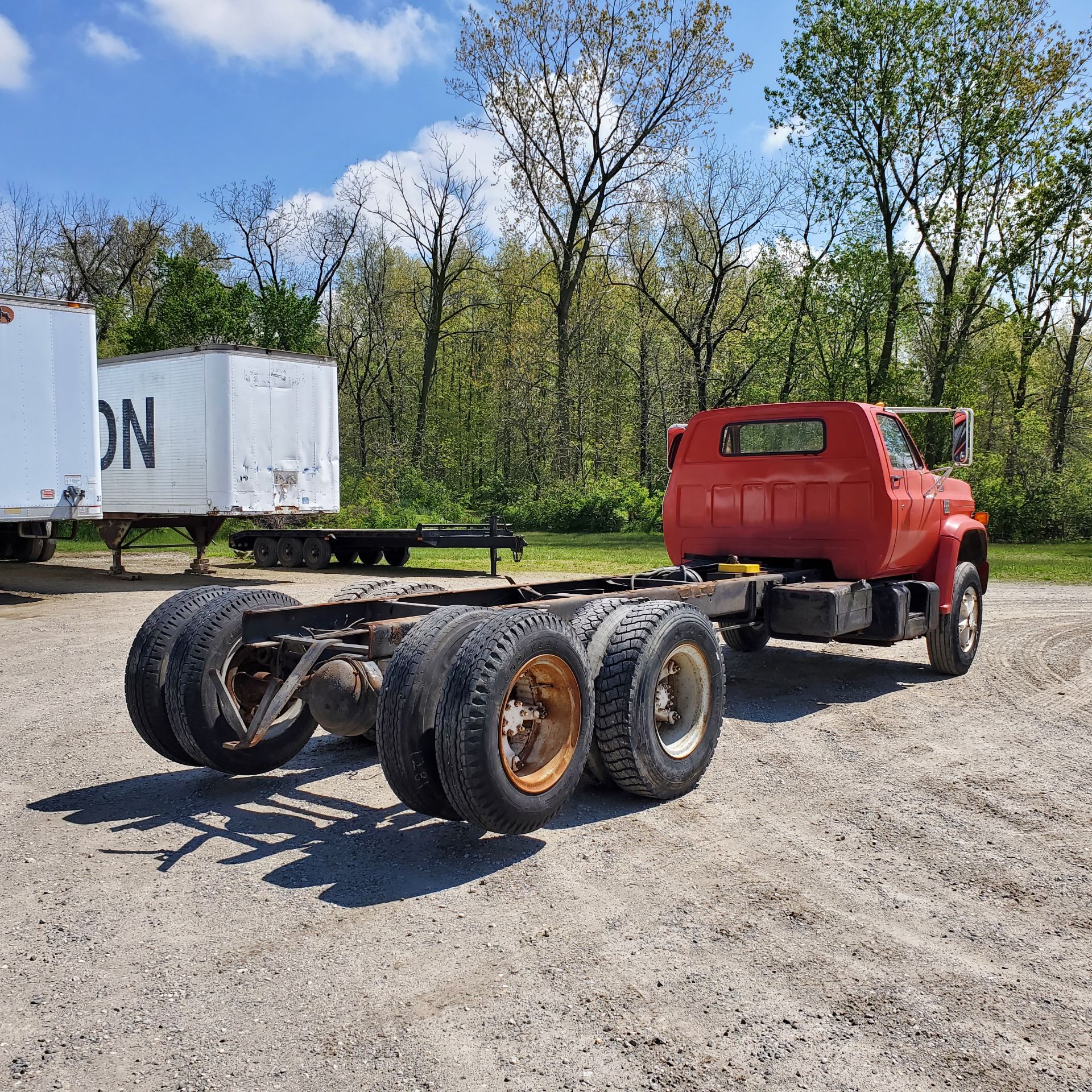 1977 Chevrolet C60 Cab and Chassis, Single Axle w/ Dual Tires and Tag Axle, 5 Speed Transmission - Image 5 of 19