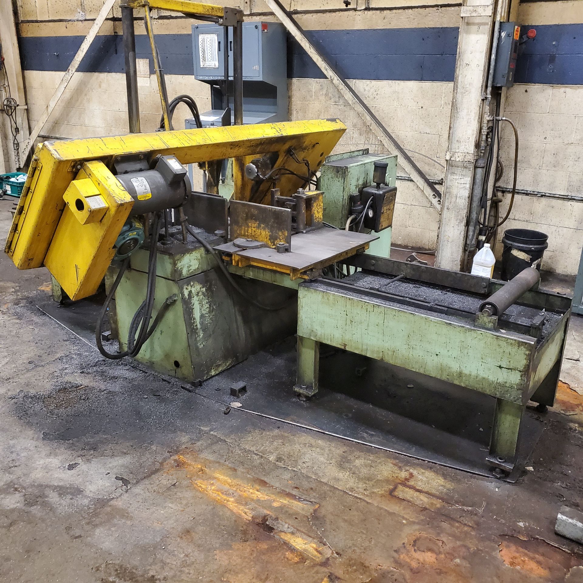 Wells Model F-15 Dual Post Automatic Horizontal Band Saw, Power Clamping, 15" x 17" Capacity - Image 4 of 17