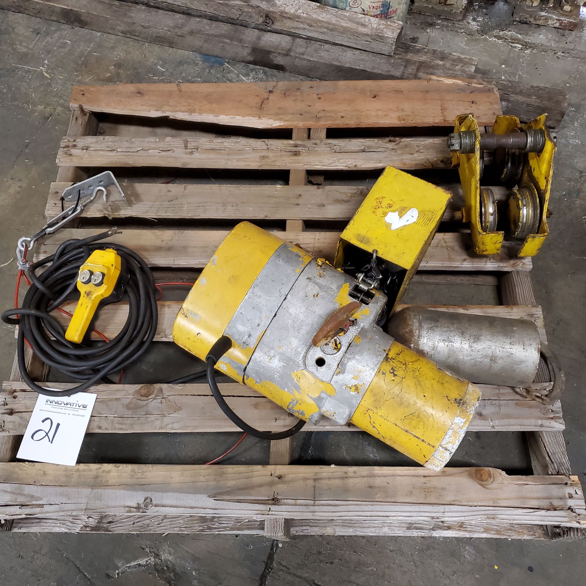 Budget 1/2 Ton Electric Chain Hoist, w/ Trolley, Loading Fee $10