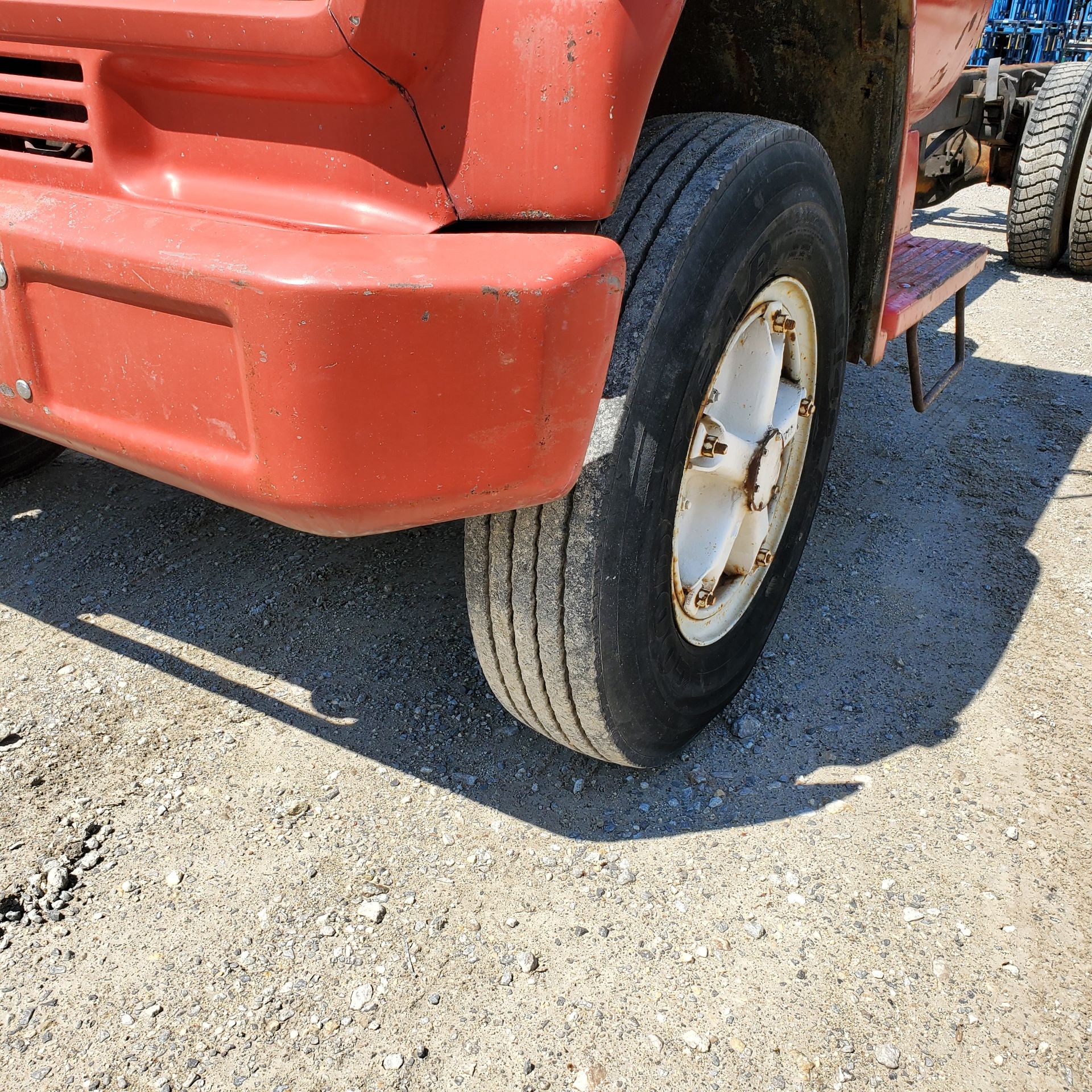 1977 Chevrolet C60 Cab and Chassis, Single Axle w/ Dual Tires and Tag Axle, 5 Speed Transmission - Image 10 of 19