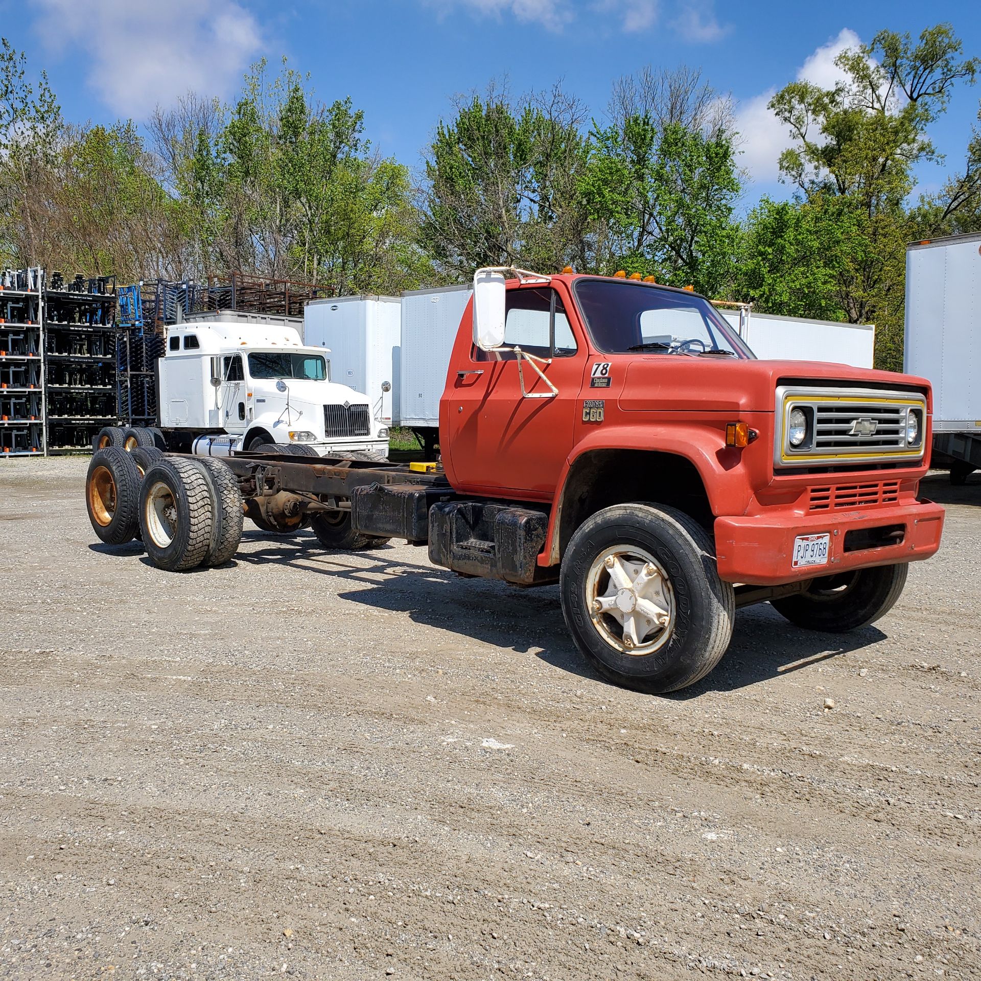 1977 Chevrolet C60 Cab and Chassis, Single Axle w/ Dual Tires and Tag Axle, 5 Speed Transmission - Image 3 of 19