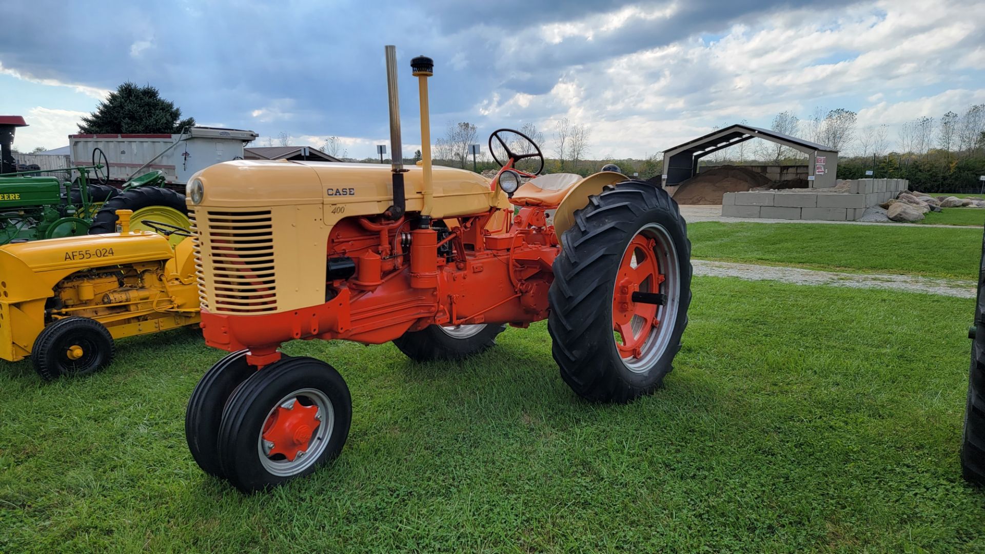 1956 Case 400 Row Crop Tractor, Model 411, s/n 8081224, Gasoline Engine, New in 1956, Restored - Image 16 of 32