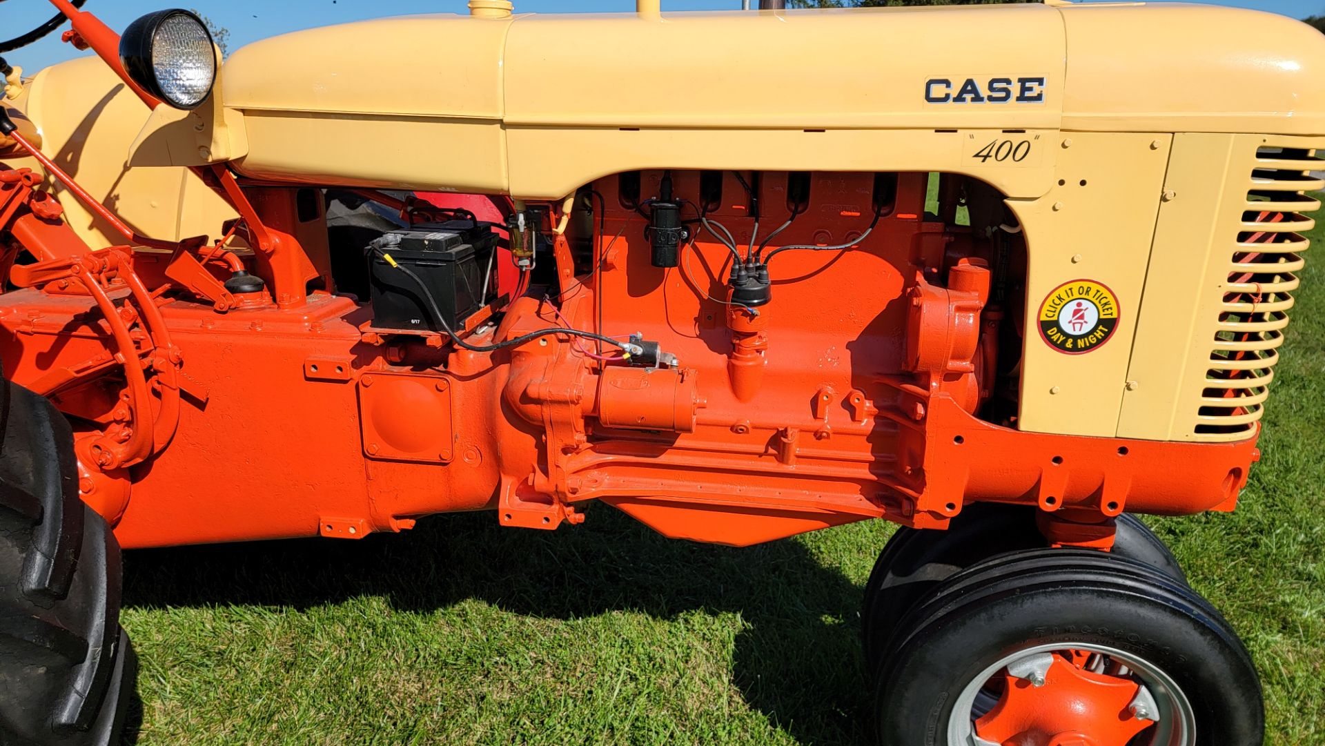 1956 Case 400 Row Crop Tractor, Model 411, s/n 8081224, Gasoline Engine, New in 1956, Restored - Image 9 of 32