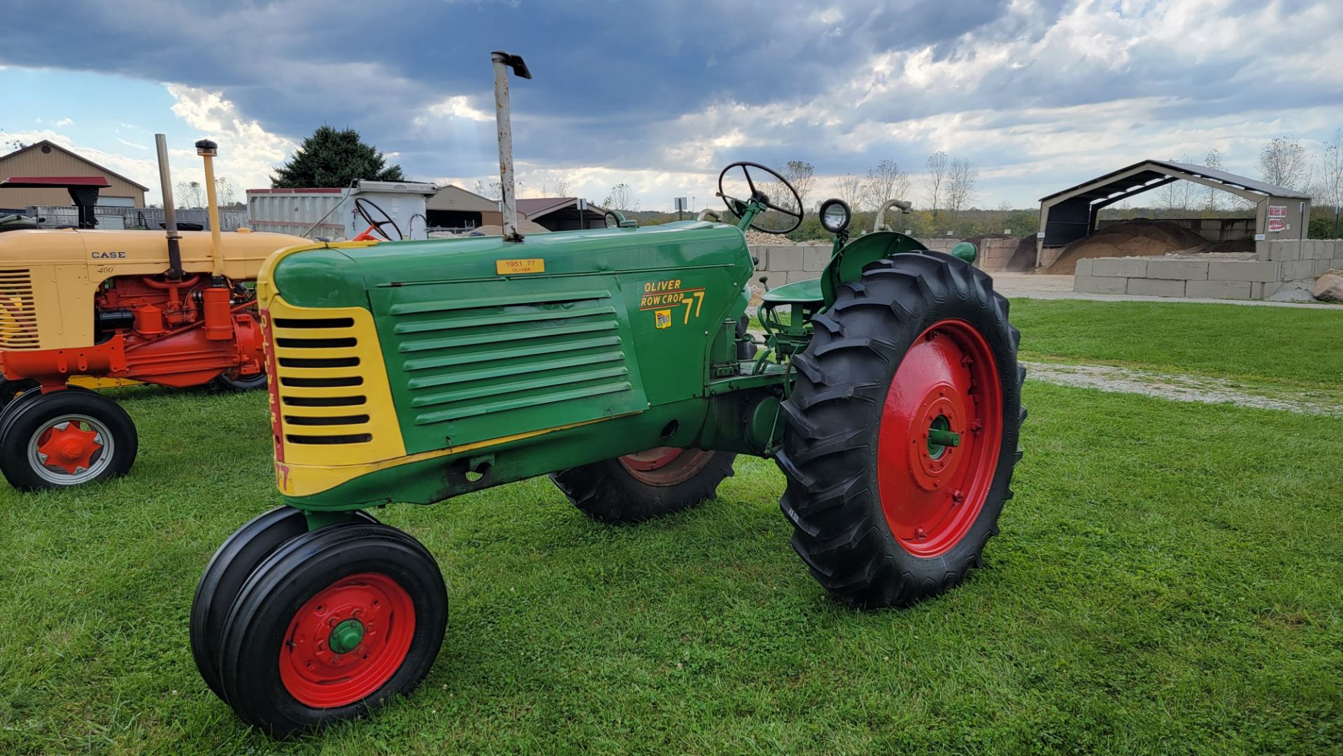 1951 Oliver 77 Row Crop Tractor, 6 Cylinder Gasoline Engine, Rear Hydraulics, Restored - Image 3 of 12