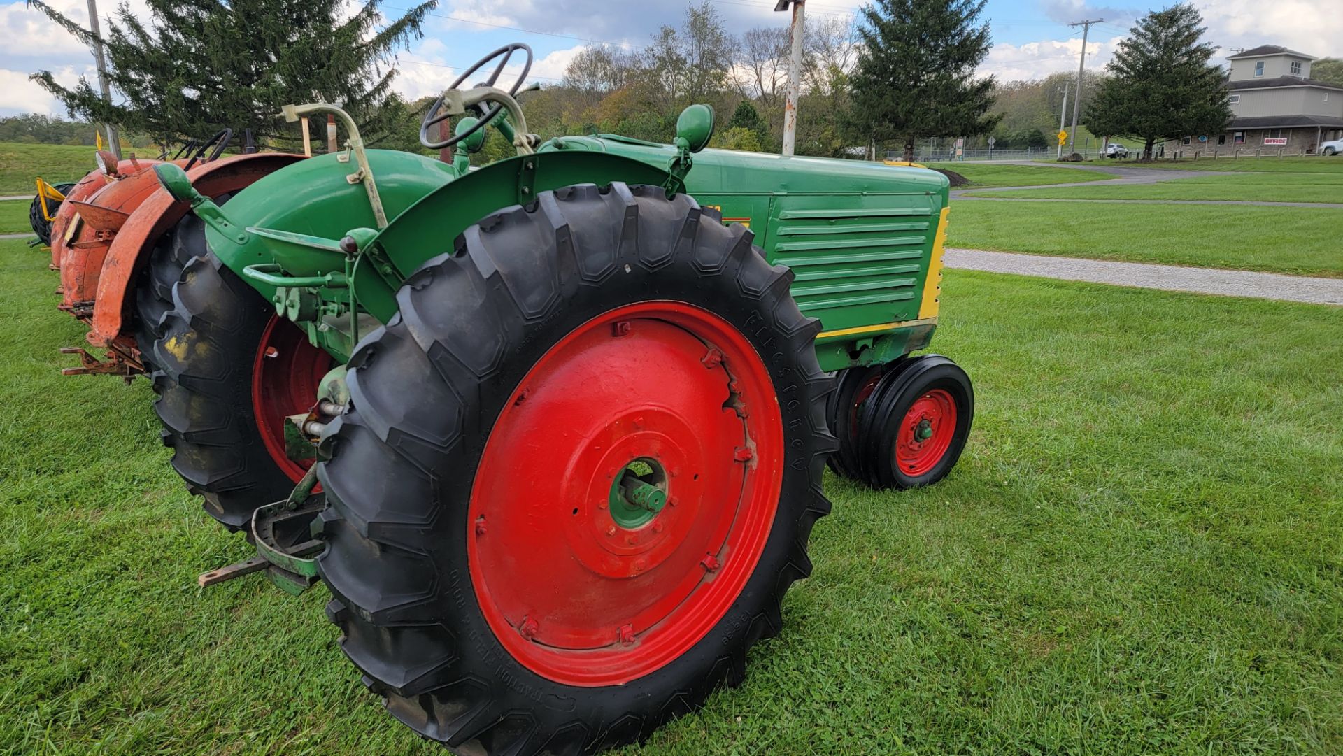 1951 Oliver 77 Row Crop Tractor, 6 Cylinder Gasoline Engine, Rear Hydraulics, Restored - Image 10 of 12