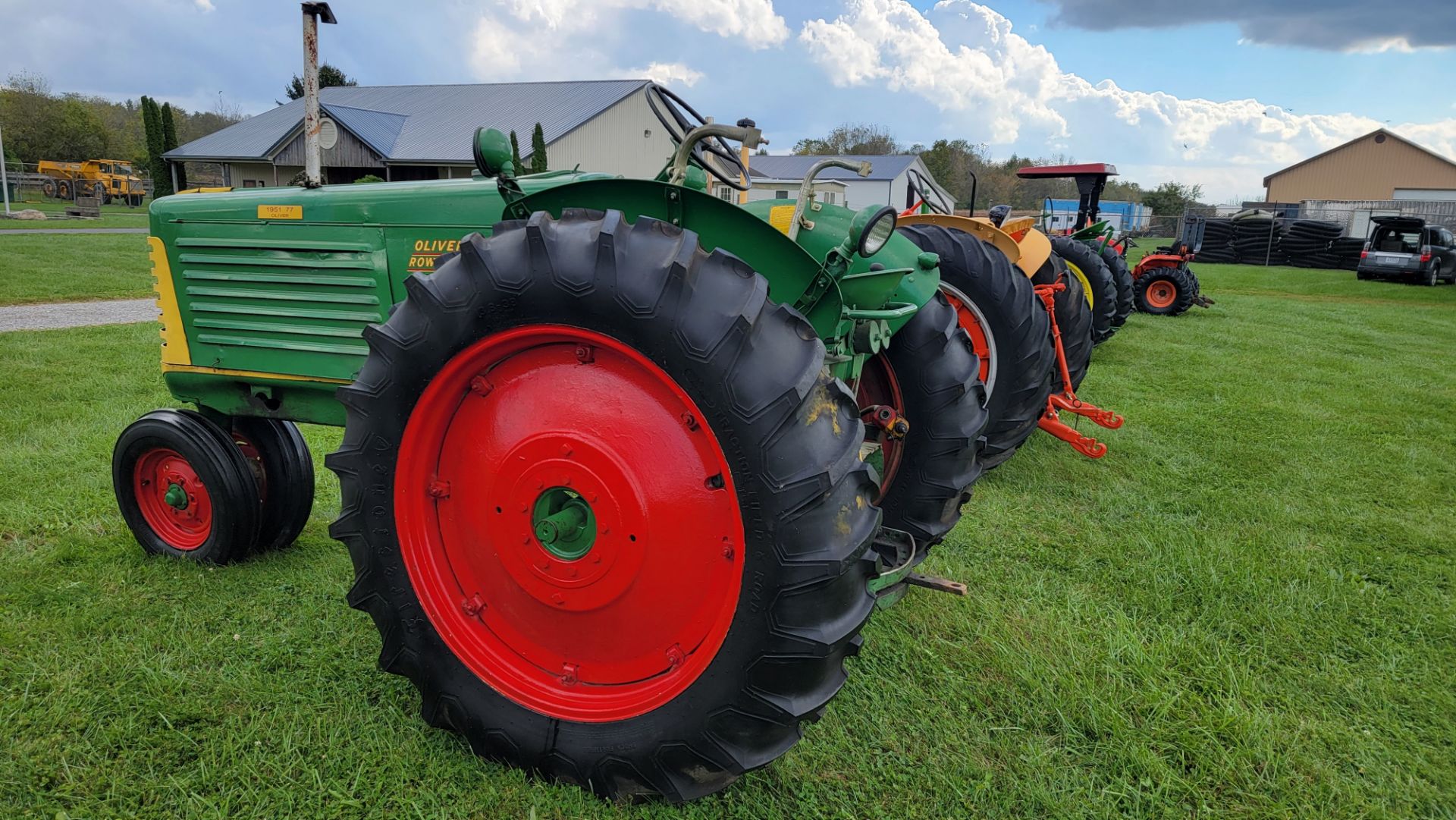 1951 Oliver 77 Row Crop Tractor, 6 Cylinder Gasoline Engine, Rear Hydraulics, Restored - Image 5 of 12