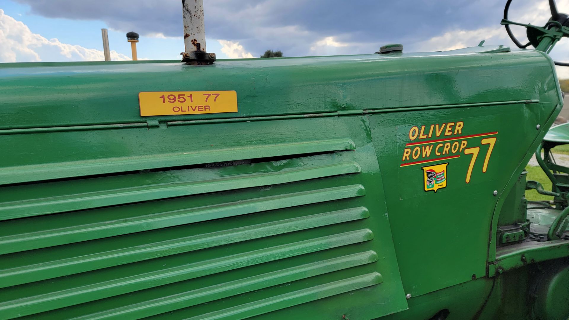 1951 Oliver 77 Row Crop Tractor, 6 Cylinder Gasoline Engine, Rear Hydraulics, Restored - Image 4 of 12