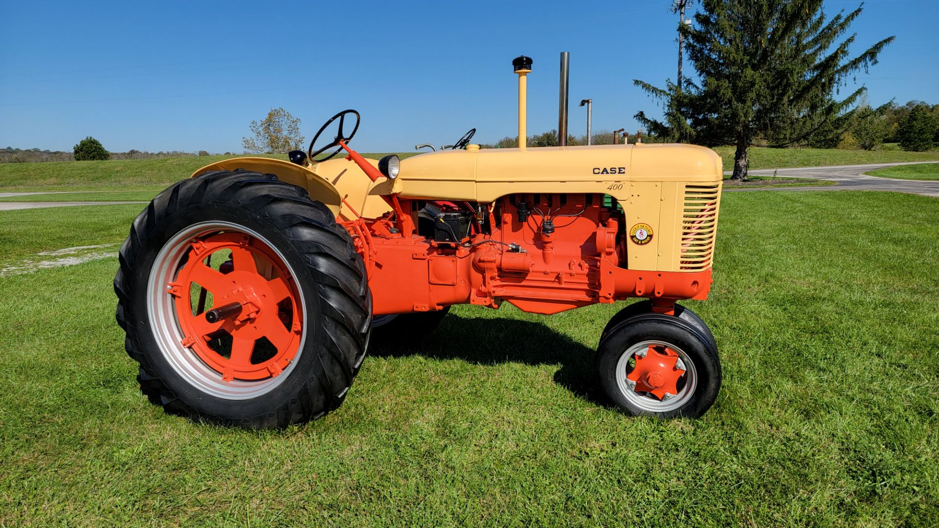 1956 Case 400 Row Crop Tractor, Model 411, s/n 8081224, Gasoline Engine, New in 1956, Restored - Image 7 of 32