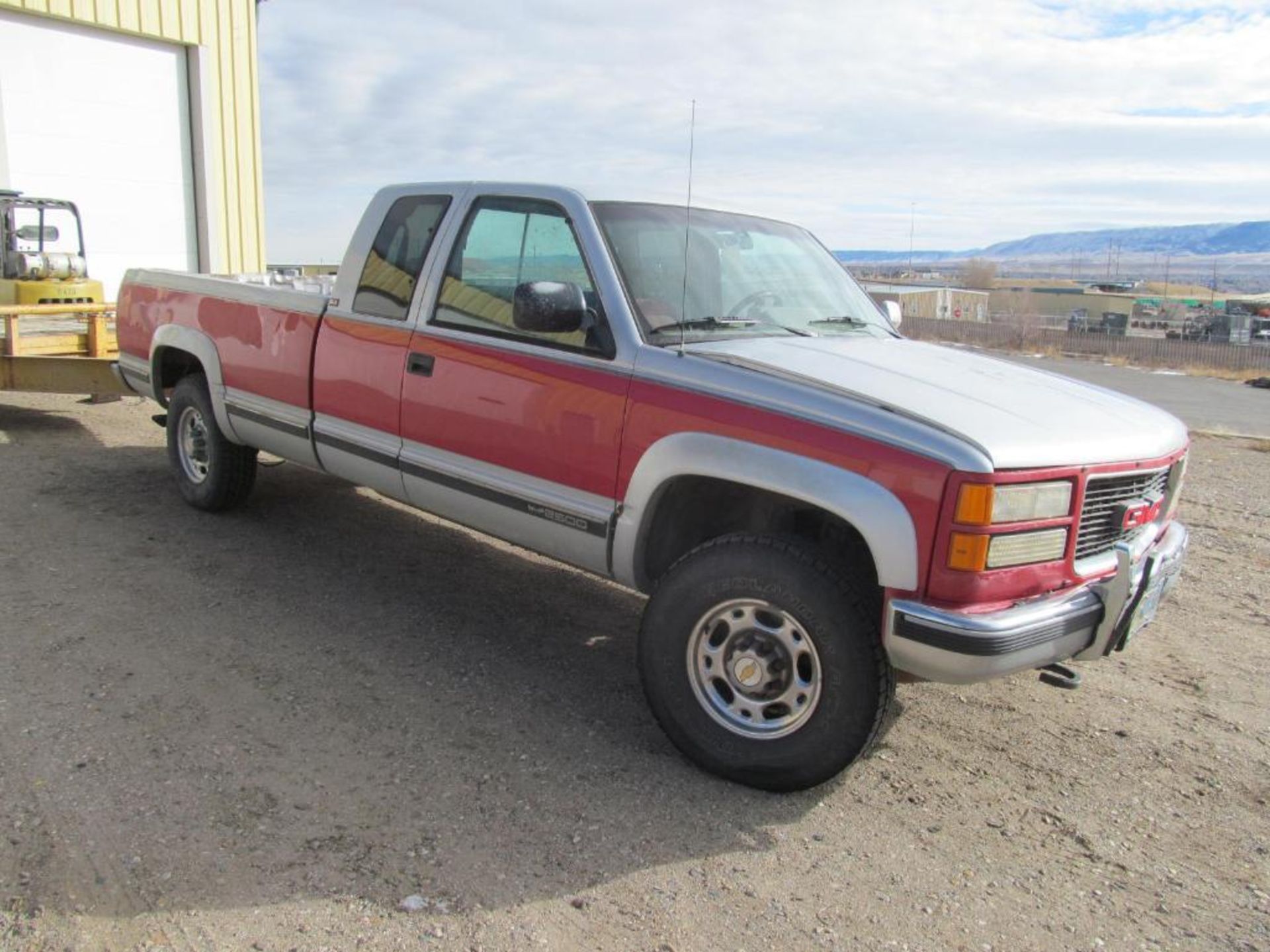 GMC Sierra 2500 SLE 4x4 Pick Up Truck, VIN: 1GTGK29N3RE554877 (New 1994), with Extended Cab, Automat - Image 2 of 6