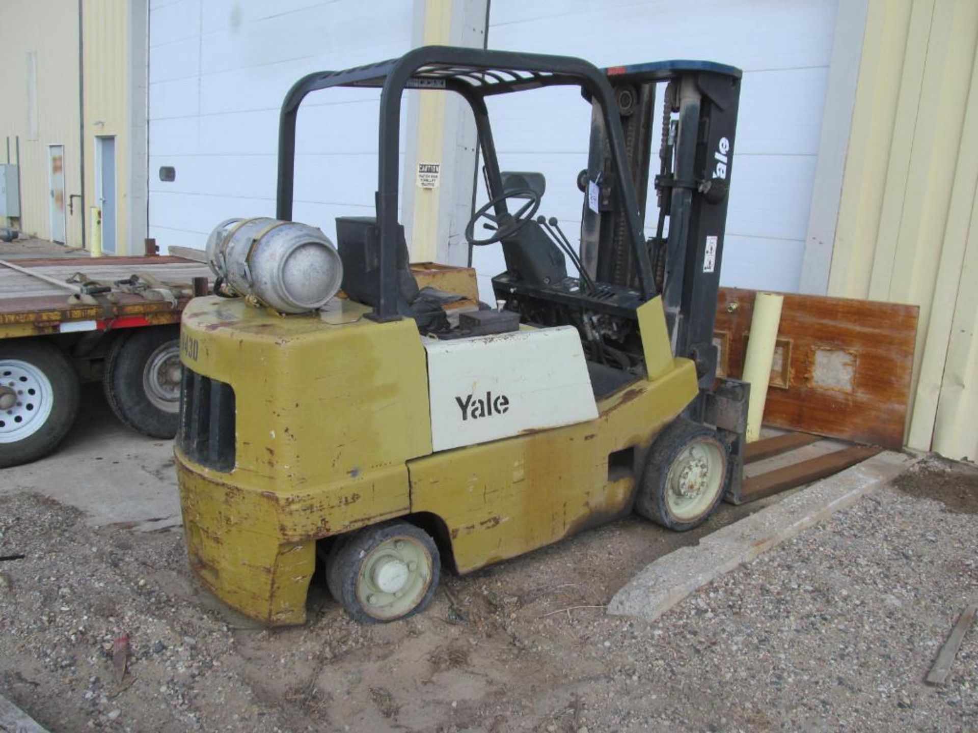 Yale GLC08LCJSBE085 8,000-Lb LPG Forklift, S/N 11404689, 185" Lift, 60" Forks, Needs Repairs - Image 2 of 3