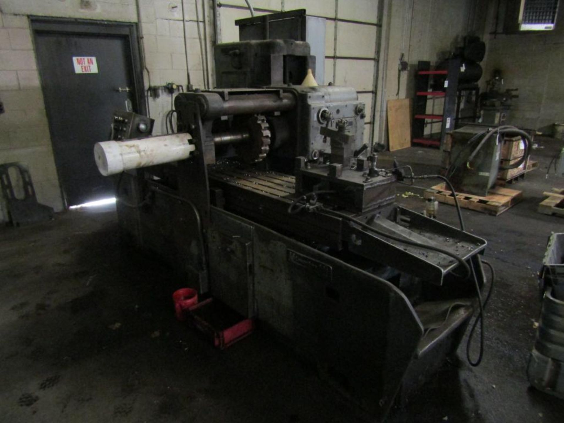 Kearney & Trecker Milwaukee Mil 1800 Series Bed Type Milling Machine; S/N 1848-S-1-8122; 18 to 1200-