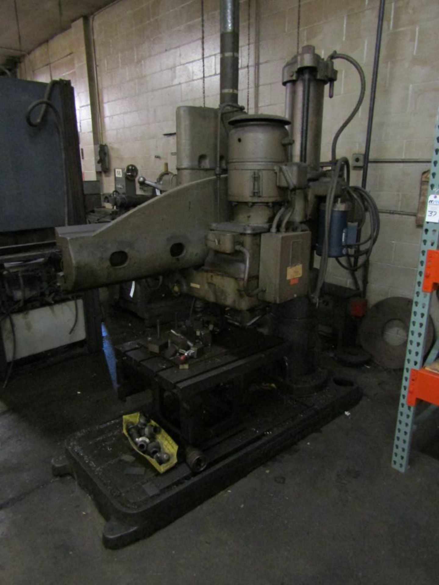 Carlton 4' Arm x 9" Column Radial Arm Drill; 60 to 3000-RPM, 12" Spindle Stroke, with 24" x 30" T-Sl - Image 2 of 4