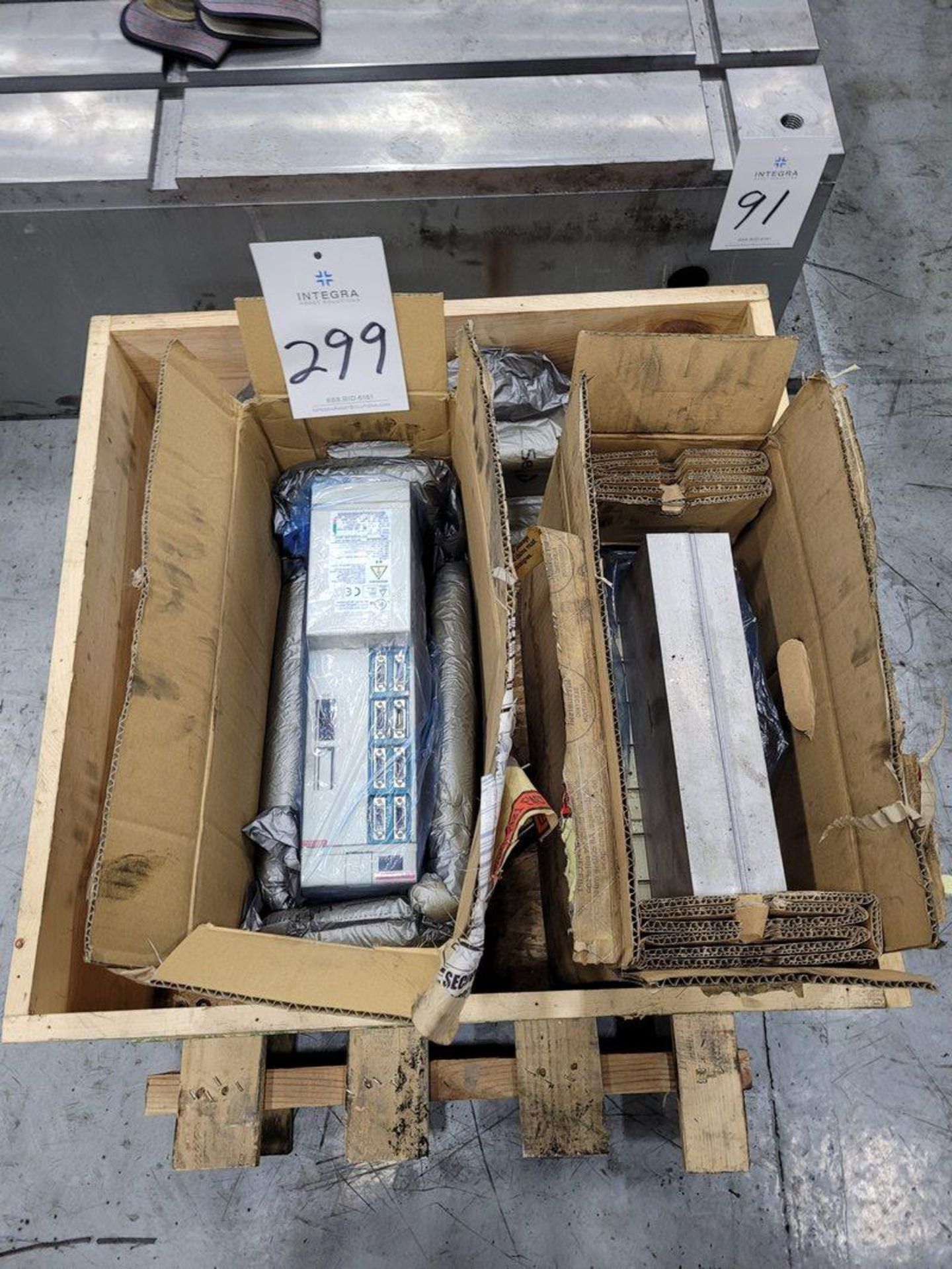 (2) New Mitsubishi Type MDS-CH-V2-3535 Servo Drive Unit (1) New