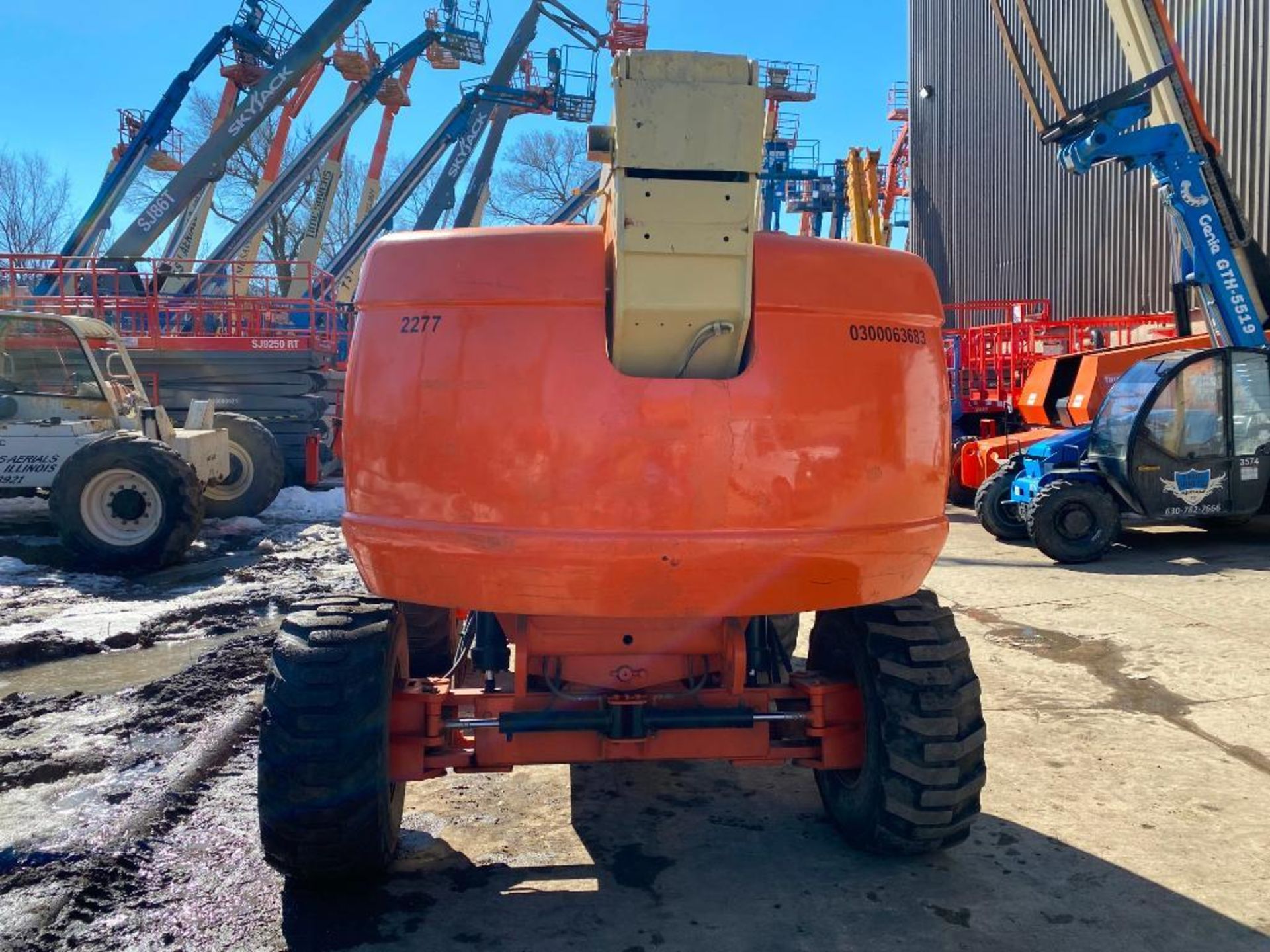 JLG 600S Rough Terrain Boom Lift (S/N 300063683, Year 2001), with 60' Platform Height, 49.47' - Image 7 of 11