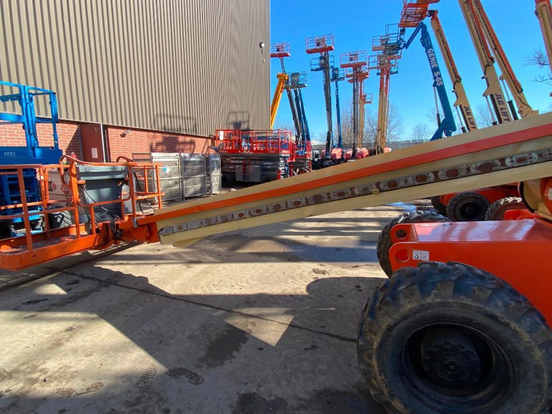 JLG 600S Rough Terrain Boom Lift (S/N 300061970, Year 2001), with 60' Platform Height, 49.47' - Image 3 of 16