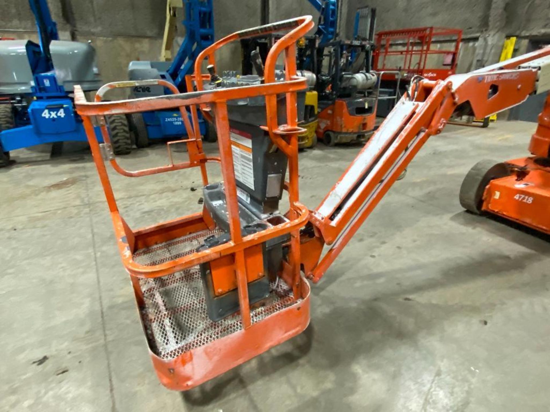 JLG E300AJP Articulating Boom Lift (S/N 300124789, Year 2008), with 29'5" Platform Height, 30" x 48" - Image 6 of 12