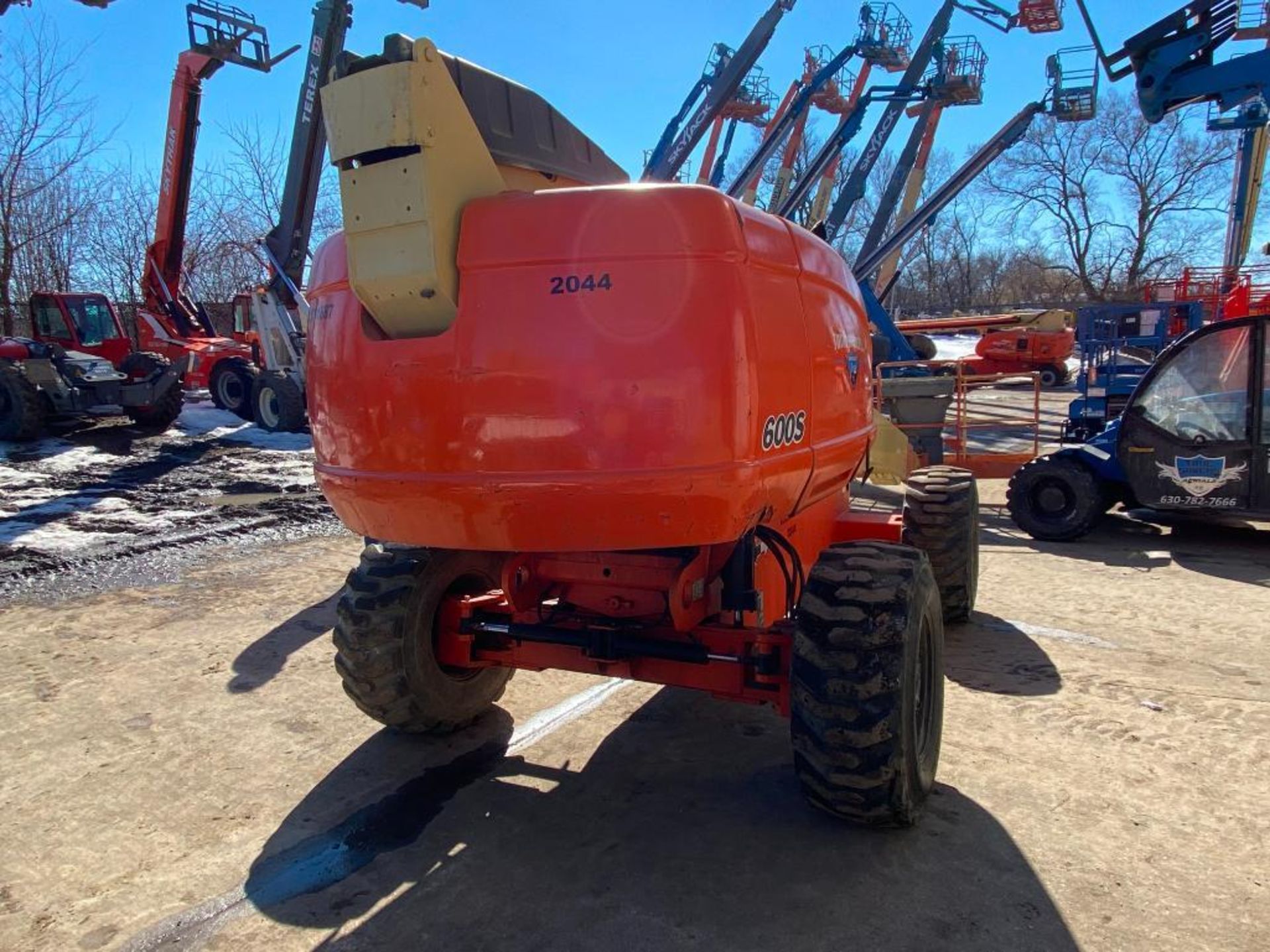 JLG 600S Rough Terrain Boom Lift (S/N 300071687, Year 2003), with 60' Platform Height, 49.47' - Image 5 of 9