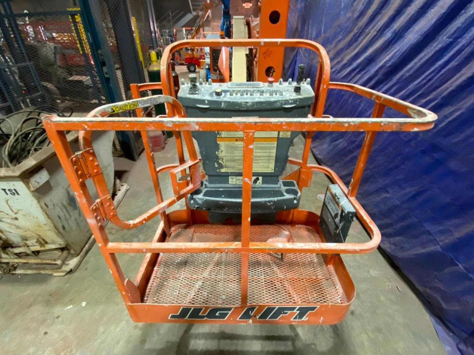 JLG E400AN Articulating Boom Lift (S/N 300143895, Year 2011), with 40' Platform Height, 21.2' Reach, - Image 7 of 12