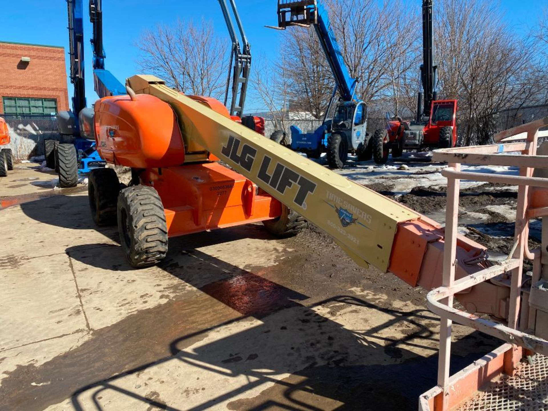 JLG 600S Rough Terrain Boom Lift (S/N 300063683, Year 2001), with 60' Platform Height, 49.47' - Image 5 of 11