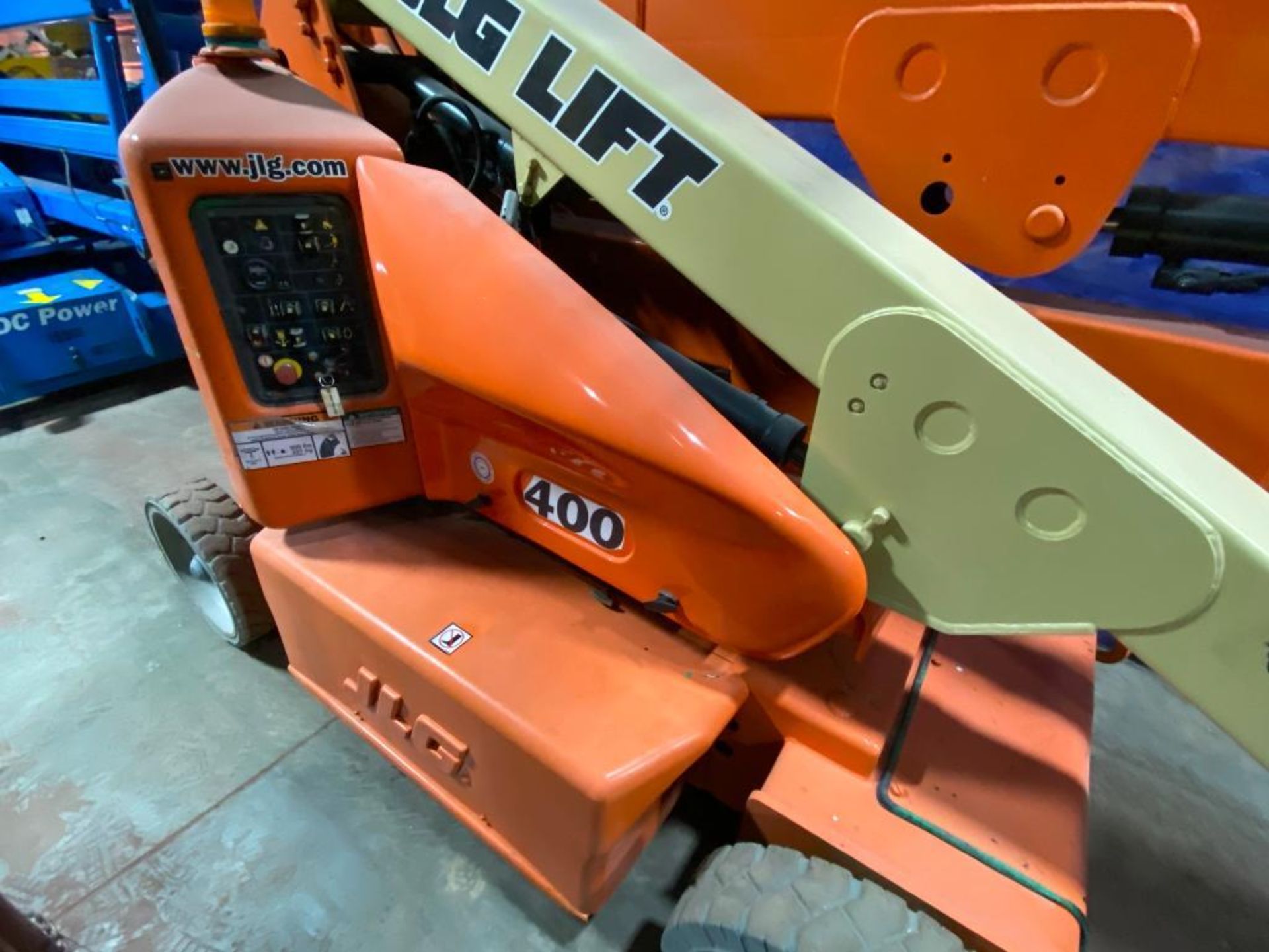 JLG E400AN Articulating Boom Lift (S/N 300143895, Year 2011), with 40' Platform Height, 21.2' Reach, - Image 4 of 12