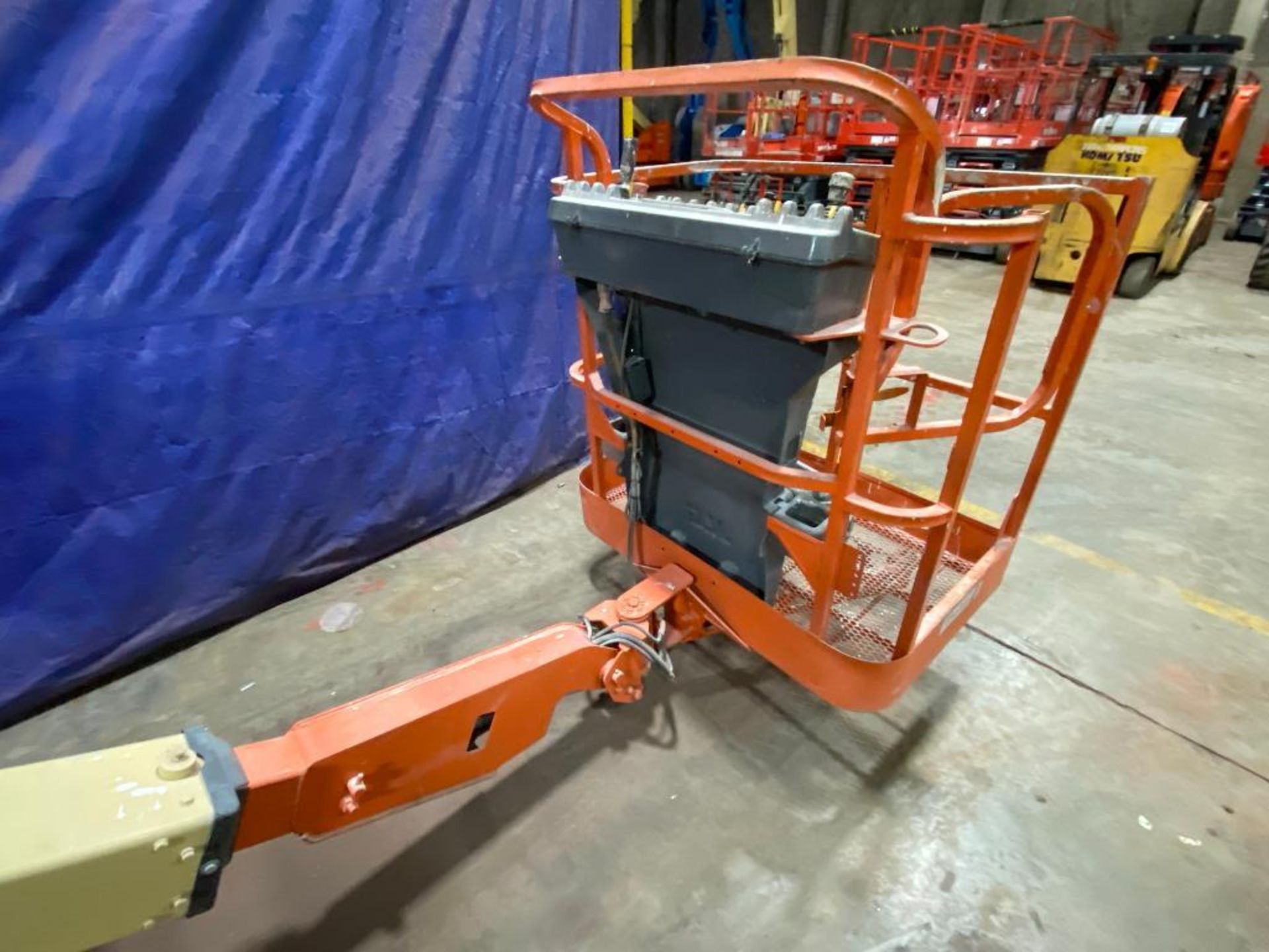 JLG E400AN Articulating Boom Lift (S/N 300143895, Year 2011), with 40' Platform Height, 21.2' Reach, - Image 6 of 12