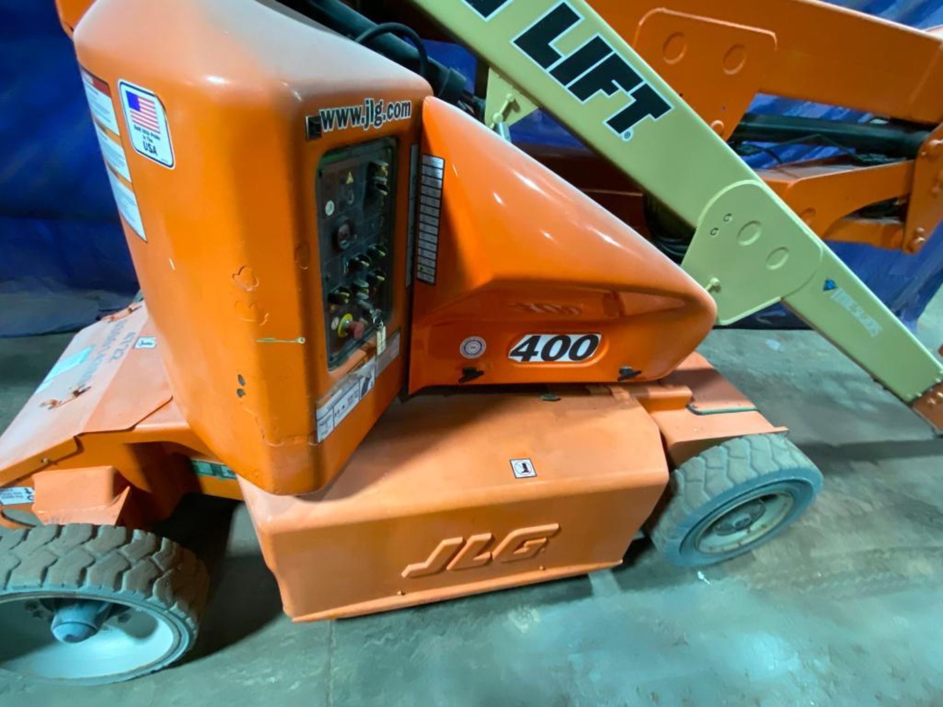 JLG E400AN Articulating Boom Lift (S/N 300143895, Year 2011), with 40' Platform Height, 21.2' Reach, - Image 3 of 12