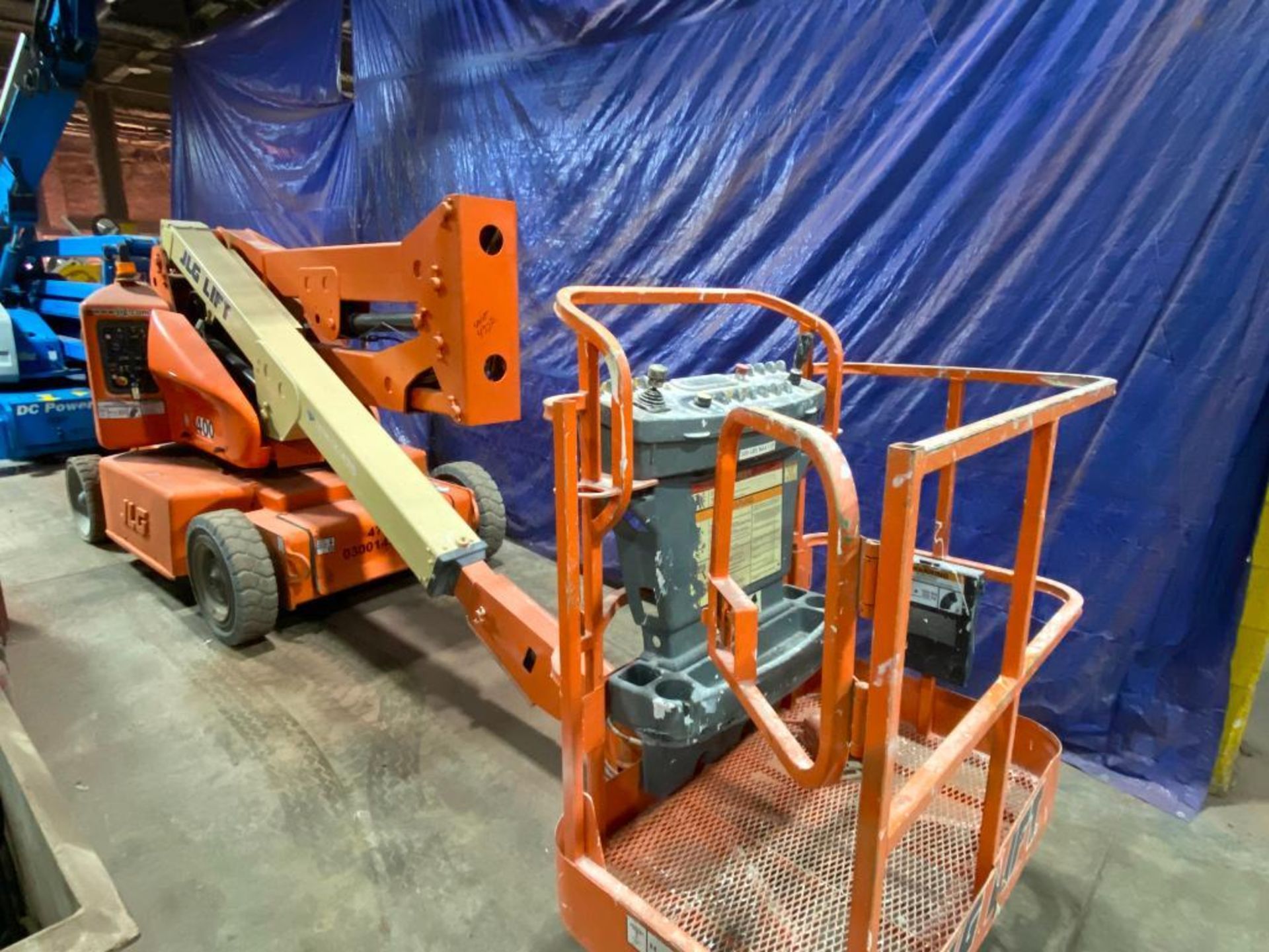 JLG E400AN Articulating Boom Lift (S/N 300143895, Year 2011), with 40' Platform Height, 21.2' Reach,