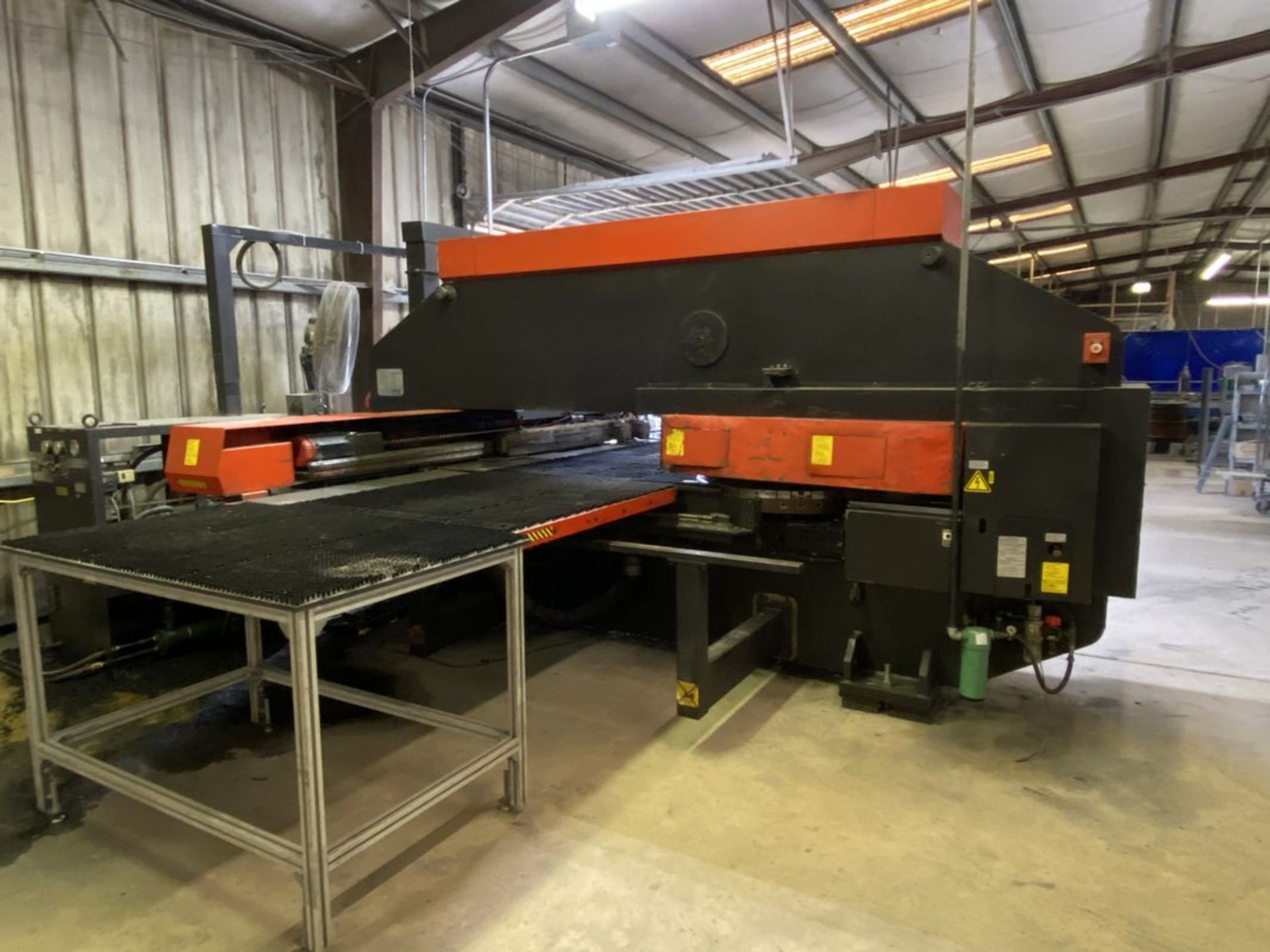 Amada Vipros 305072Q (357 Queen) 30-Ton CNC Turret Press, 2001 - Image 4 of 27