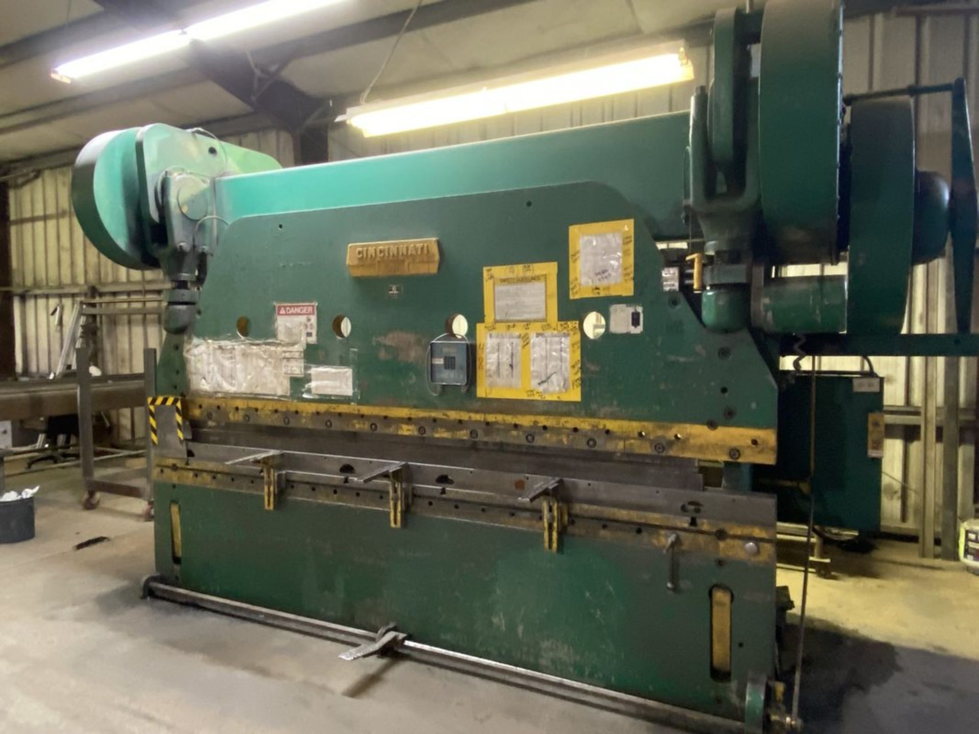 Cincinnati Series 9 225-Ton x 12' Power Press Brake