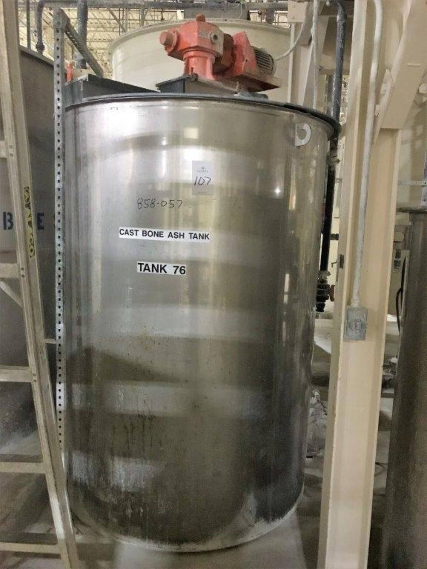 Bendel 1000-Gallon SS Vertical Tank