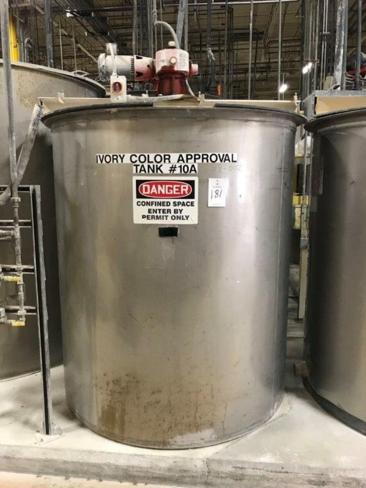 Bendel 1000-Gallon SS Vertical Tank