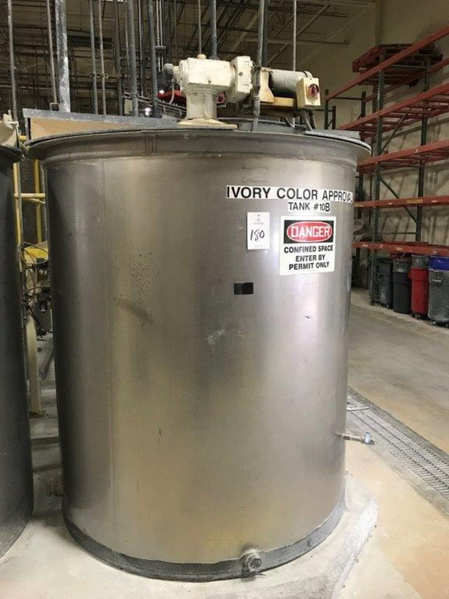 Bendel 1000-Gallon SS Vertical Tank