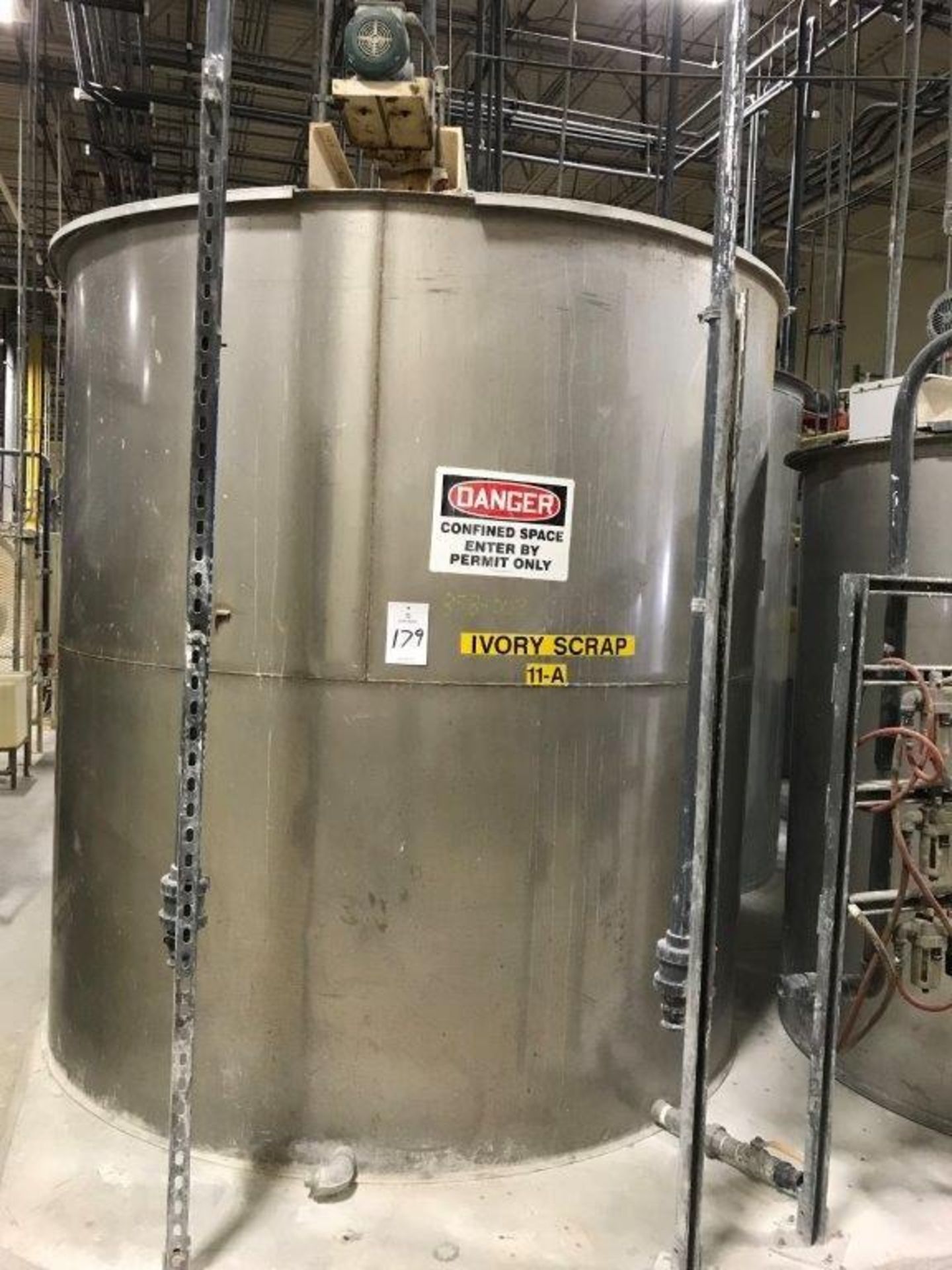 Industrial Air 2200-Gallon SS Vertical Tank