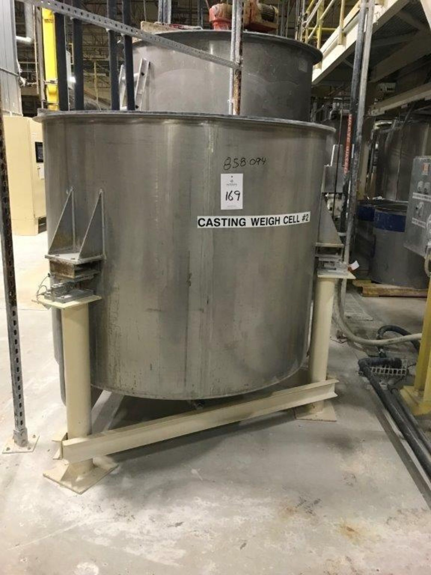 Bendel 500-Gallon SS Vertical Tank