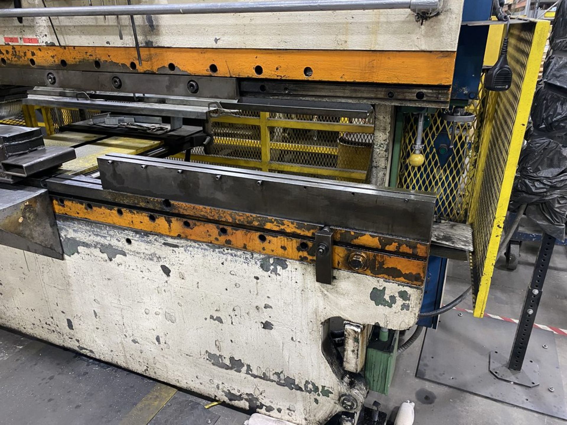 Cincinnati 135CBx10FT 135-Ton x 12' Hydraulic Press Brake, S/N 42478 - Image 8 of 19