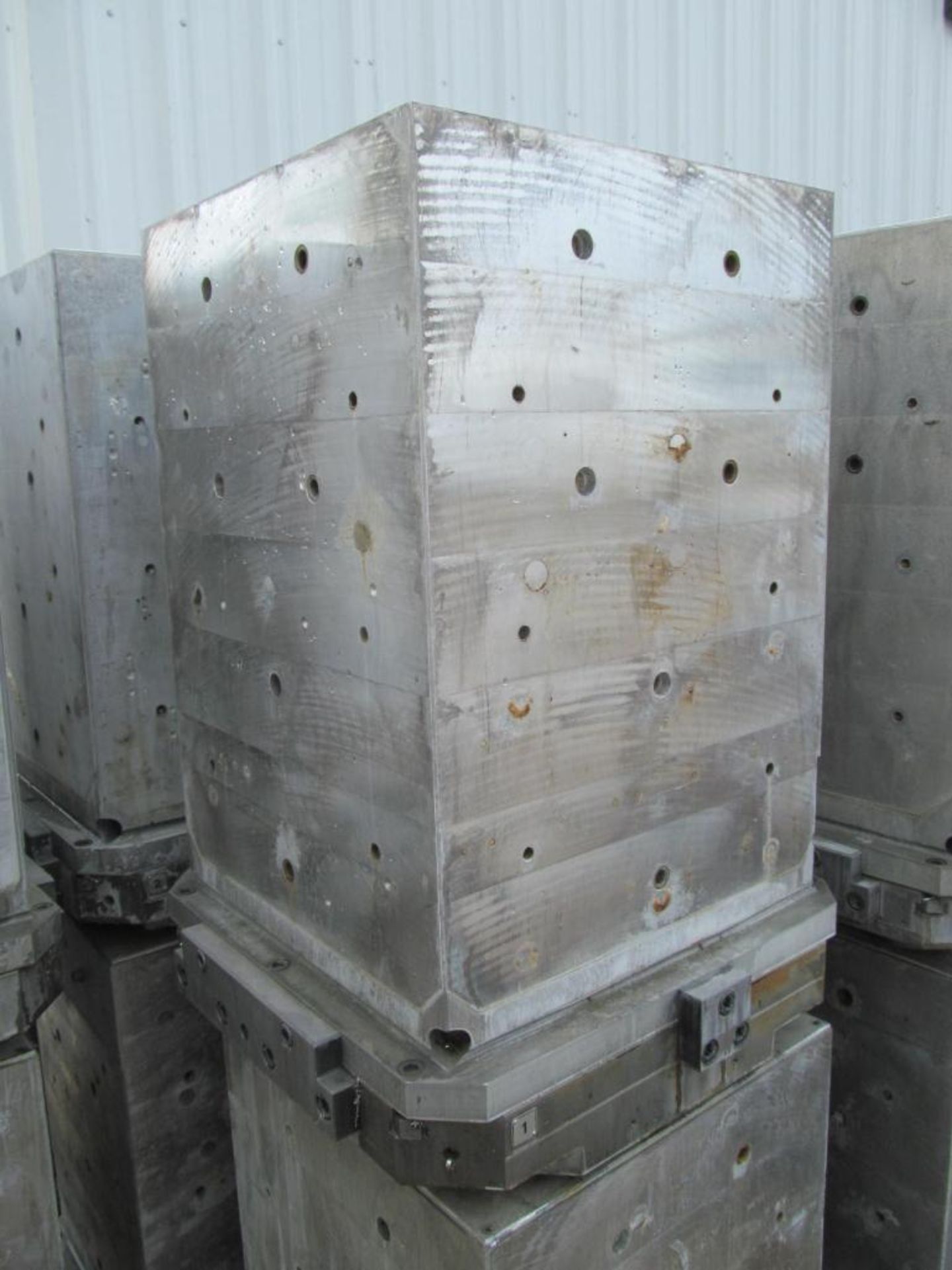 Lot of (4) Pallets w/ Tombstones for Mazak FH-6800 Horizontal Machining Center - Image 2 of 2