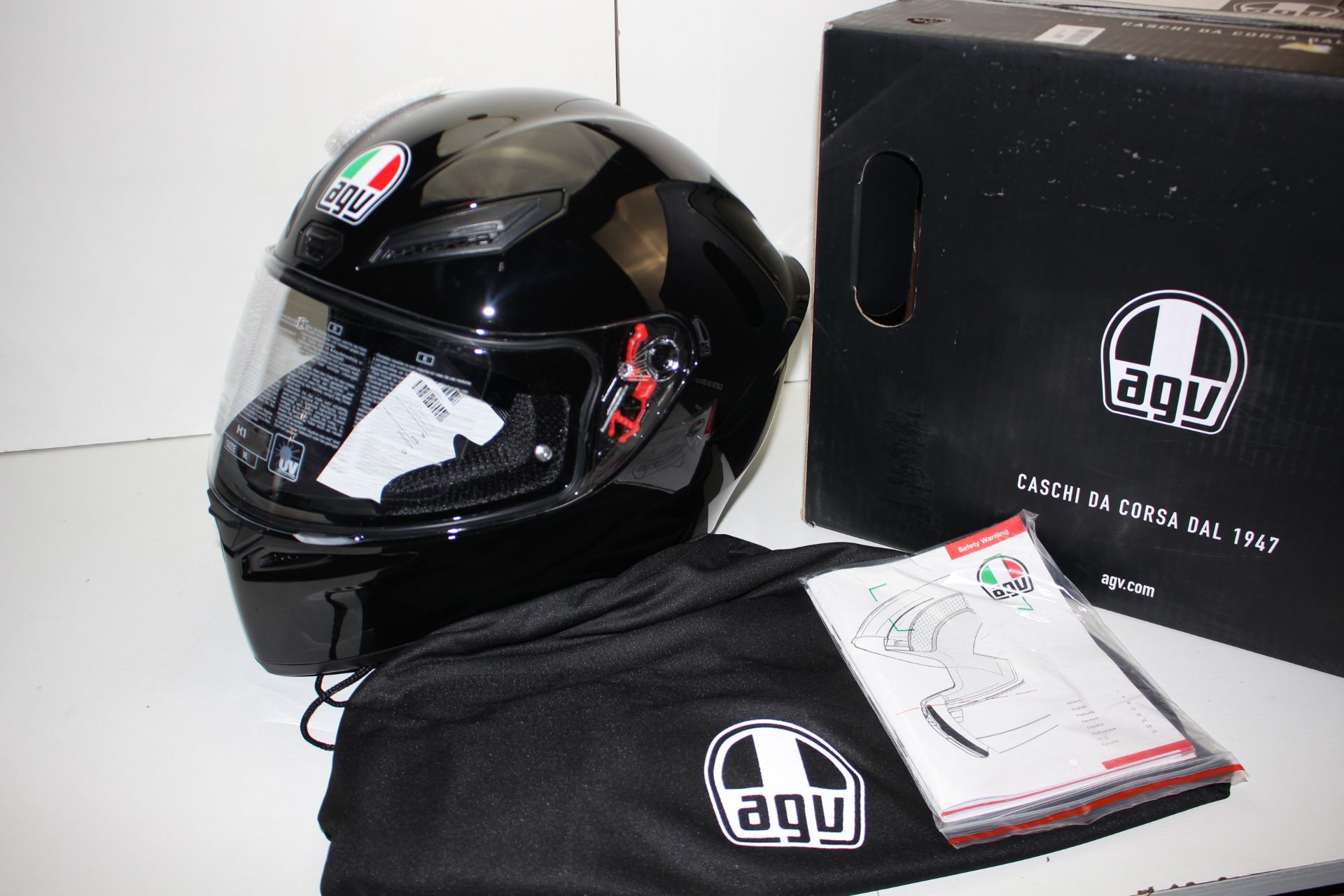 BOXED AGV E2205 SOLID MOTORCYCLE HELMET SIZE ML RRP £129.13Condition ReportAppraisal Available on