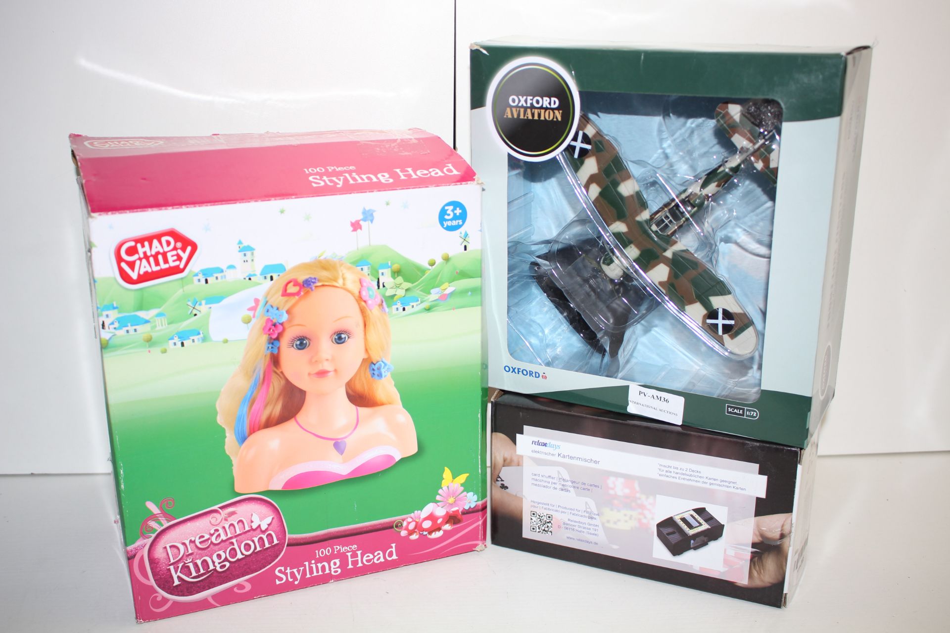 3X ASSORTED BOXED ITEMS TO INCLUDE CHAD VALLEY DREAM KINGDOM STYLING HEAD, OXFORD AVIATION