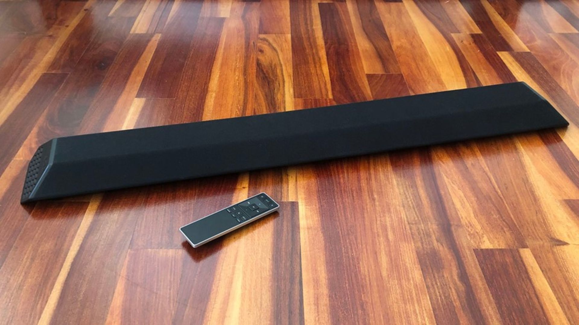 BOXED VIZIO 2.1 SOUNDBAR MODEL: SB362AN RRP £280.00 WITH REMOTE CONTROL & WALL MOUNT BRACKETS 91.4CM - Image 2 of 3